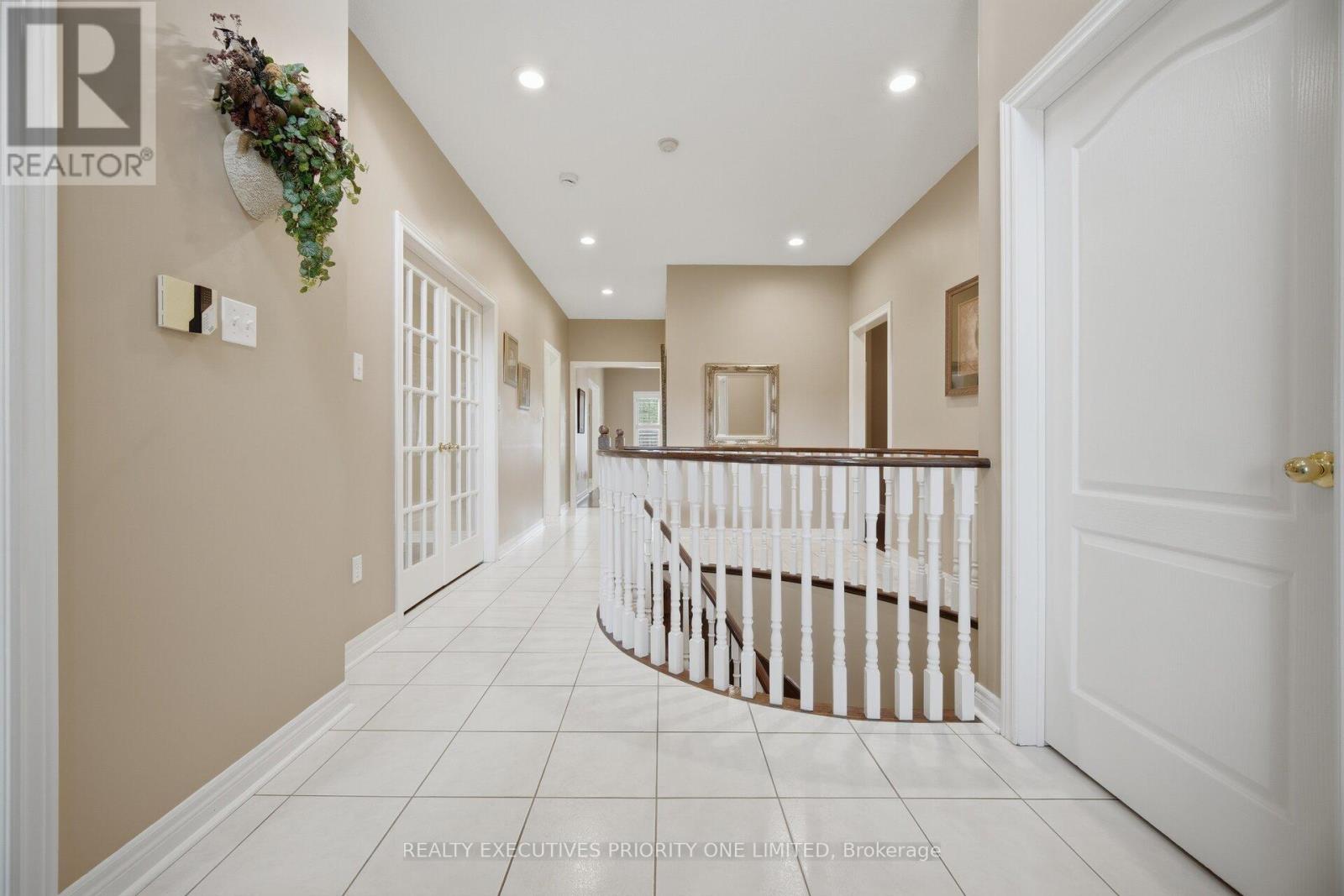 222 Caproni Drive Property Photo 6