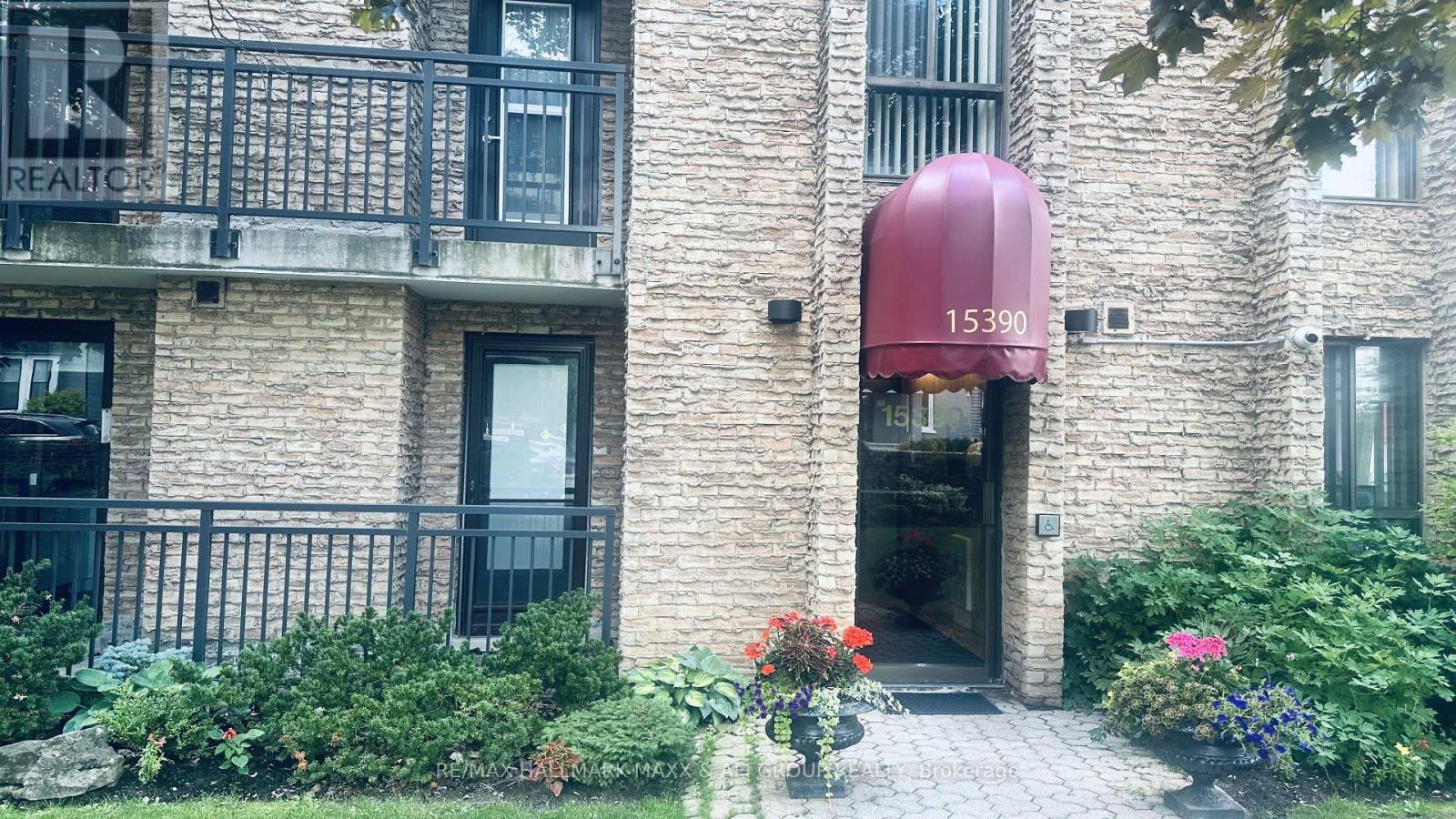 201 - 15390 YONGE STREET Property Photo 1