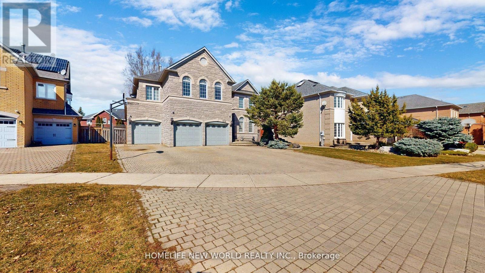 115 Golden Tulip Crescent Property Photo 2