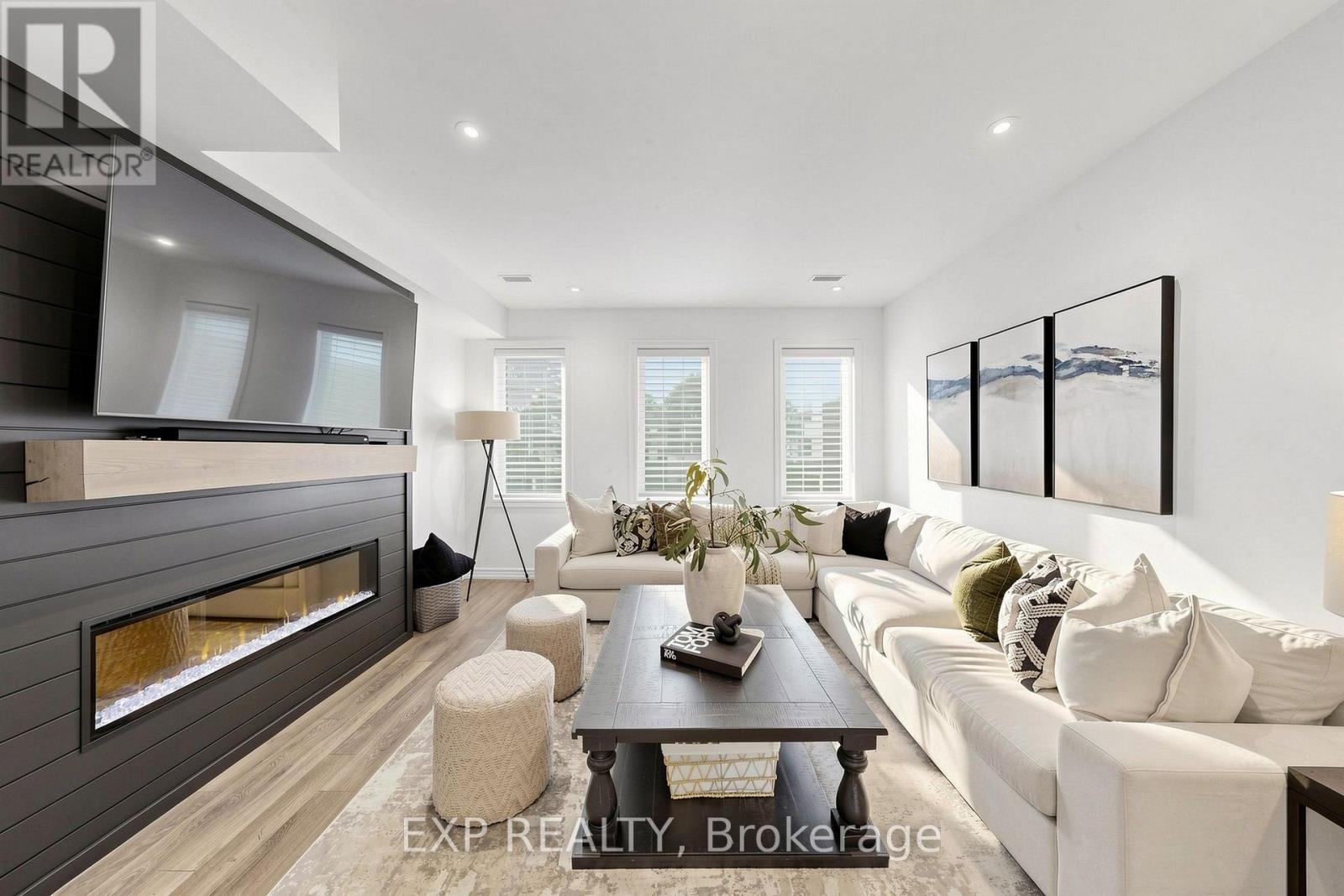 75 Cornell Centre Boulevard Property Photo 1