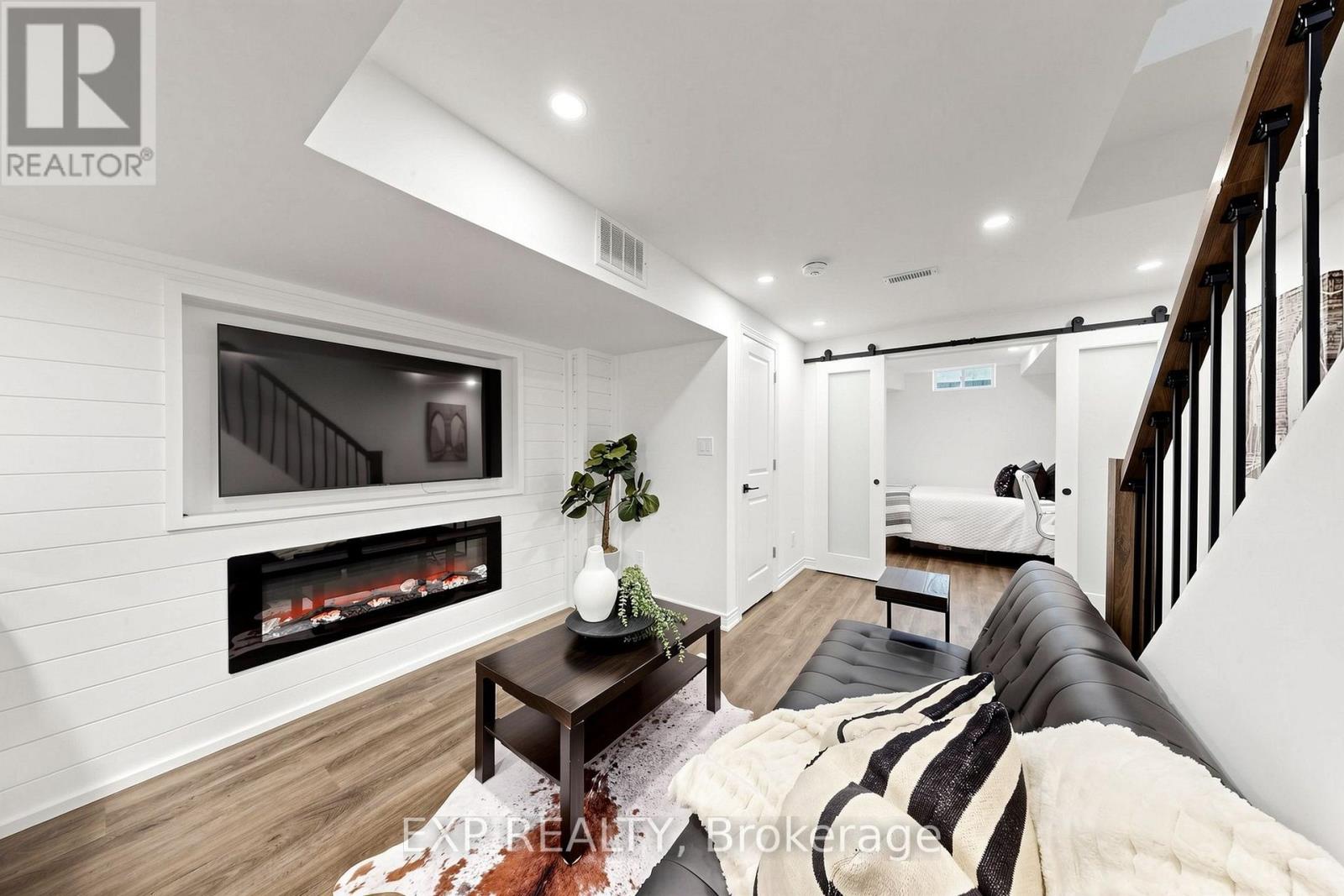 75 Cornell Centre Boulevard Property Photo 20