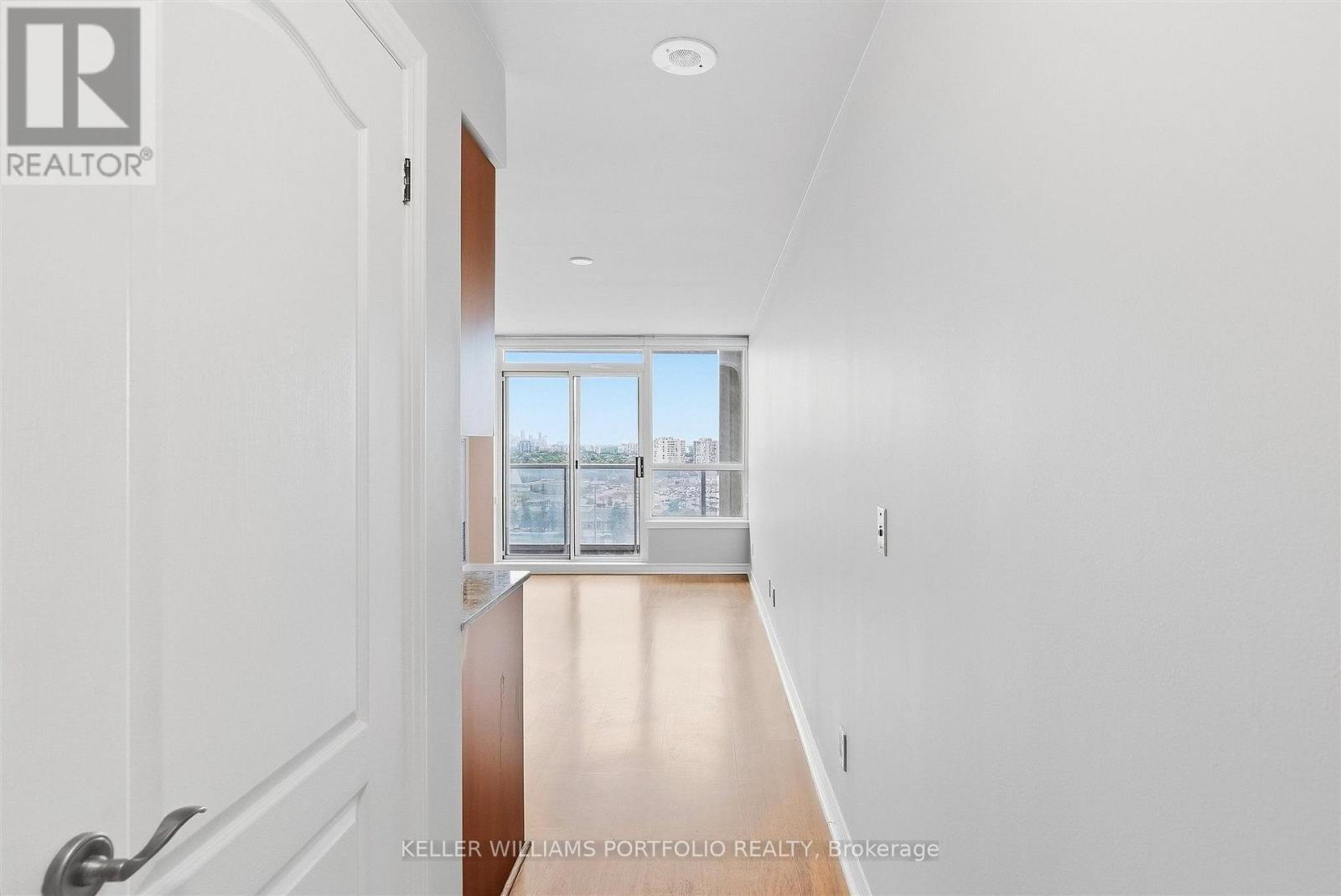1417 - 15 North Park Road Property Photo 7