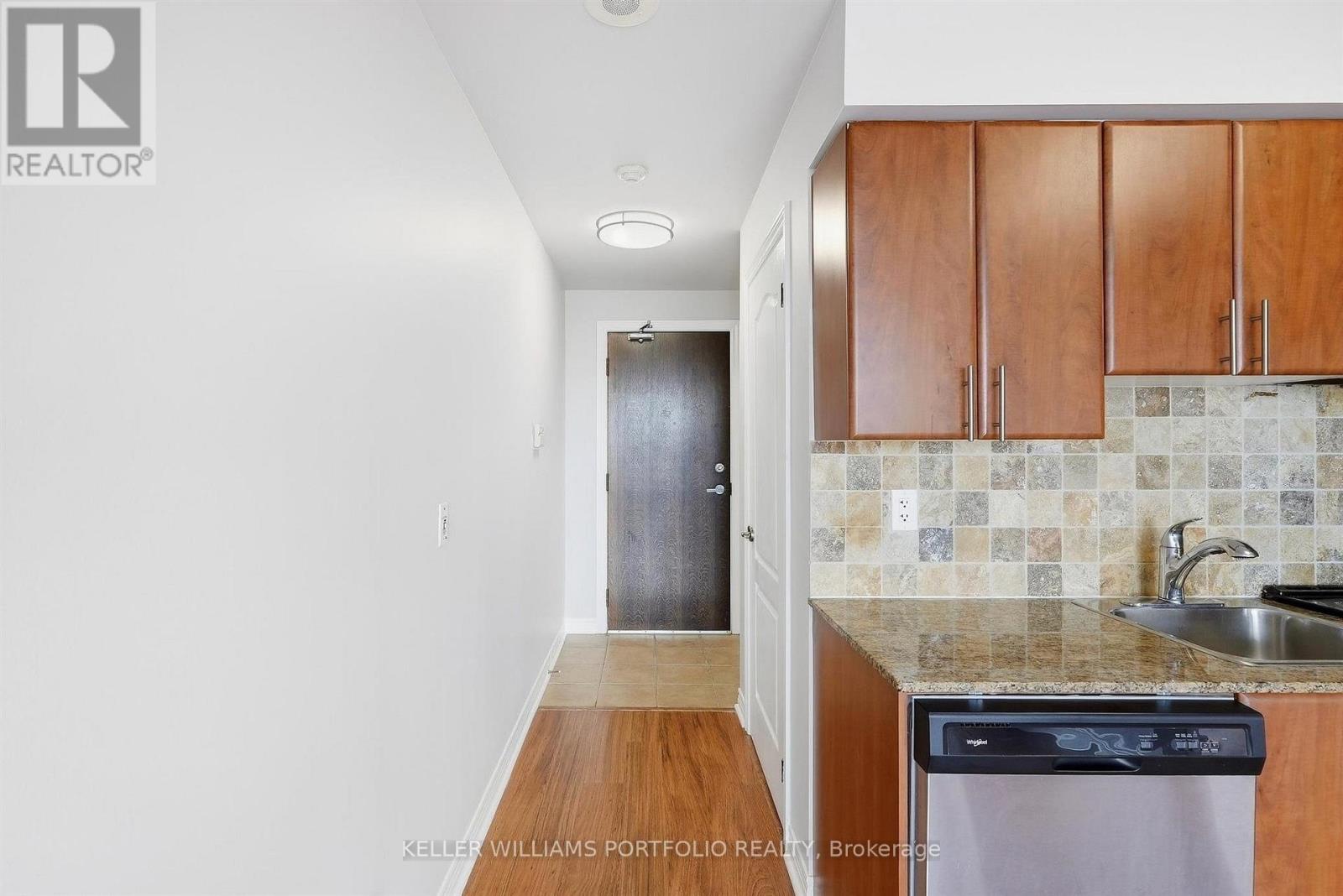 1417 - 15 North Park Road Property Photo 9