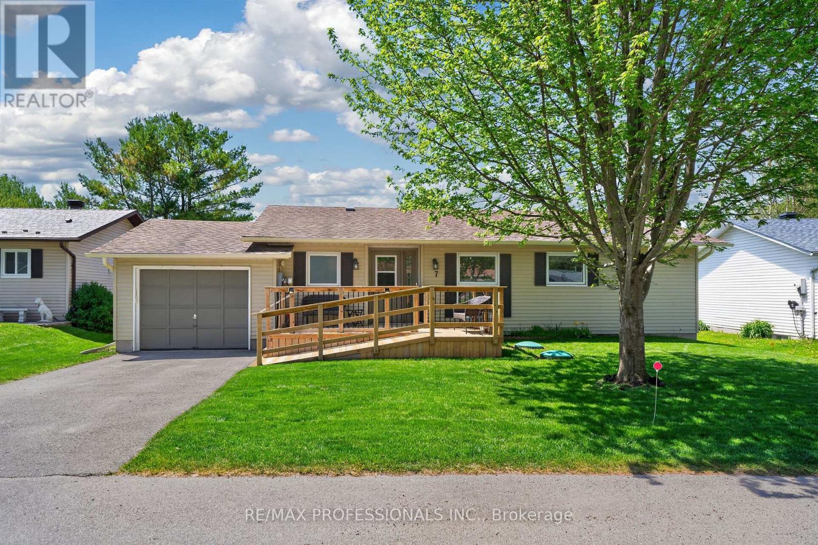 7 TAMARACK COURT Property Photo 1