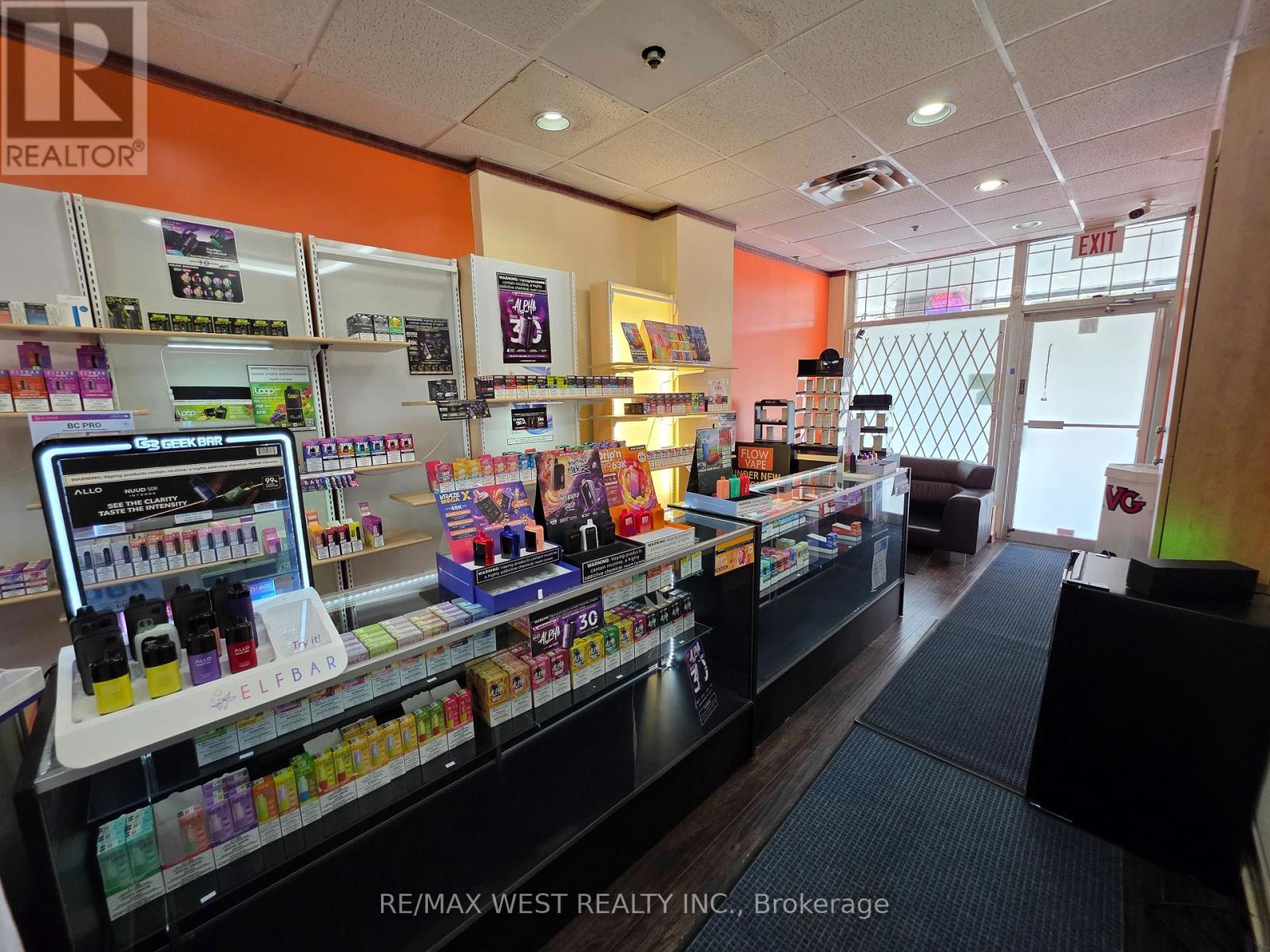7d - 7398 Yonge Street Property Photo 1