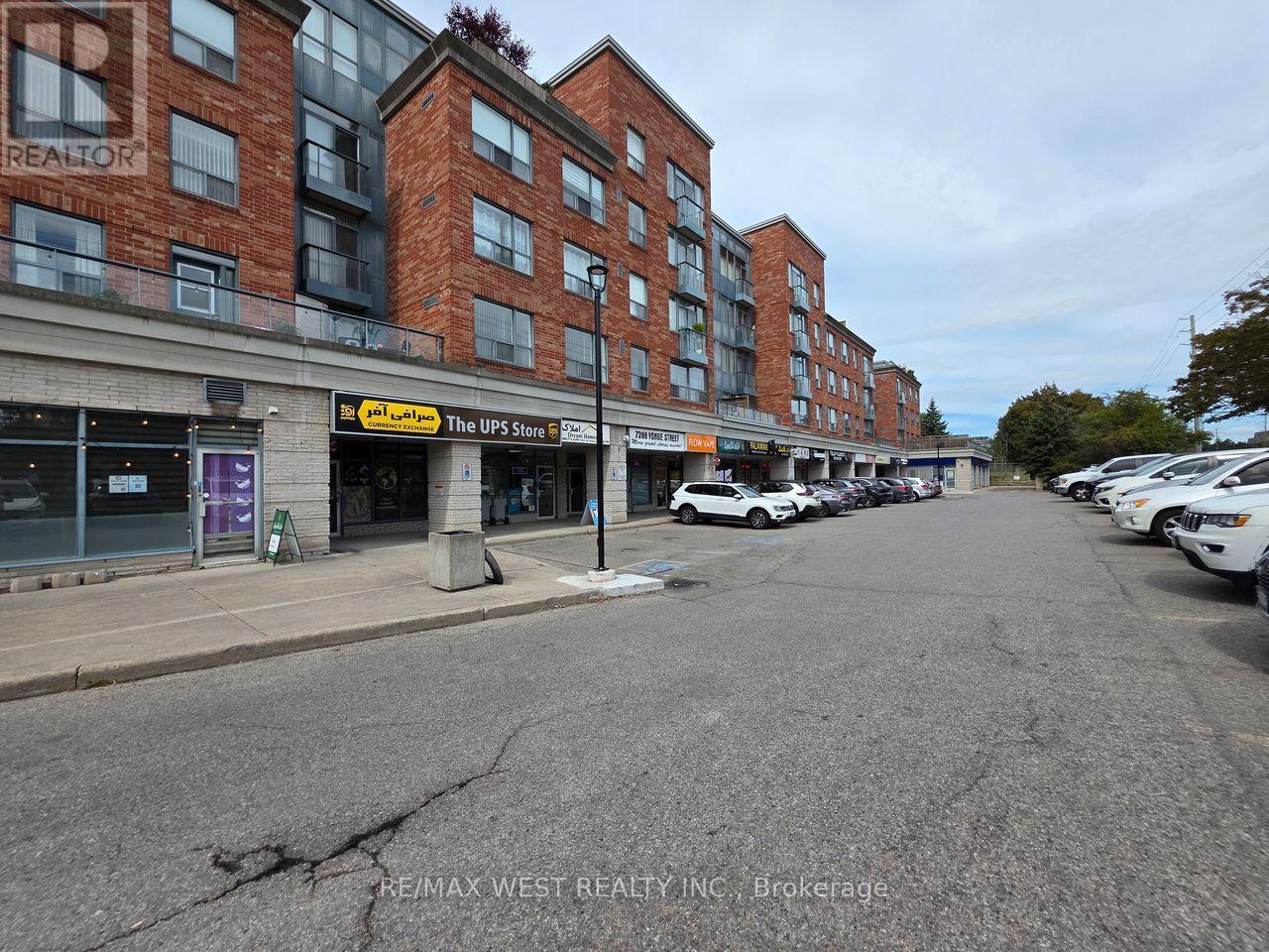 7d - 7398 Yonge Street Property Photo 3