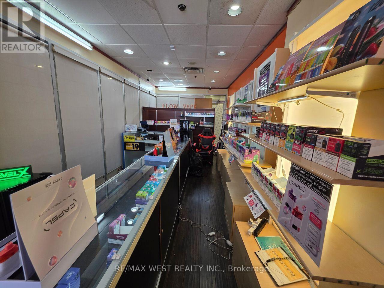 7d - 7398 Yonge Street Property Photo 11