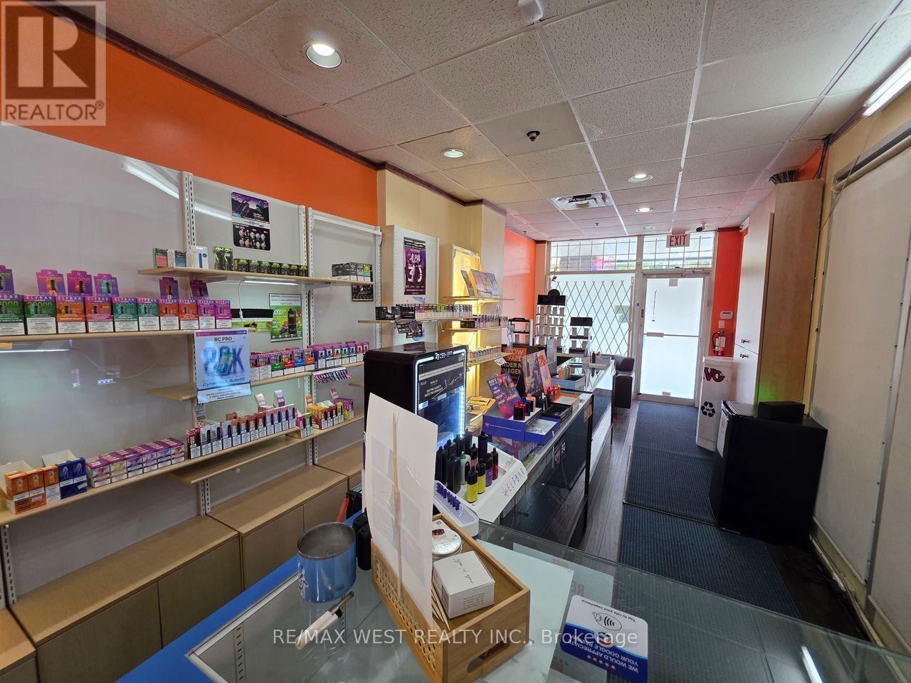 7d - 7398 Yonge Street Property Photo 14