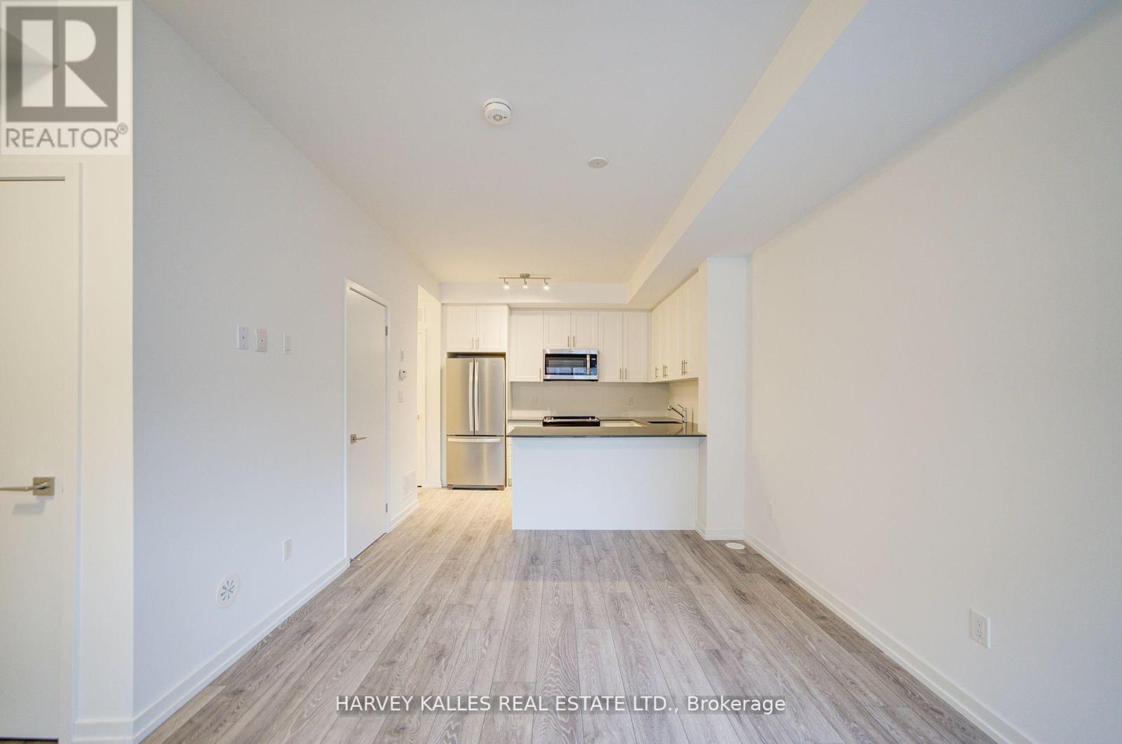 28 - 18 Lytham Green Circle Property Photo 6