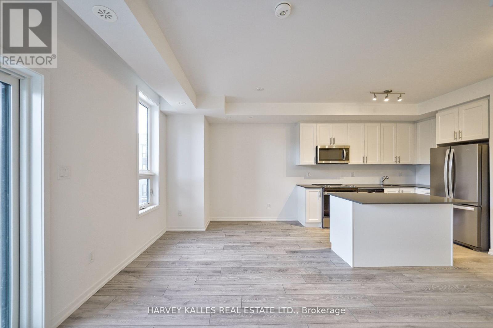 21 - 17 Lytham Green Circle Property Photo 14