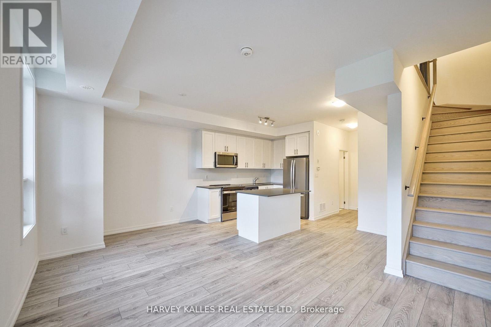 21 - 17 Lytham Green Circle Property Photo 15