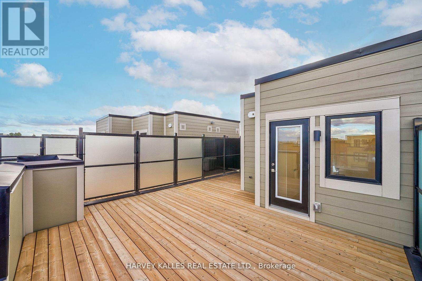 21 - 17 Lytham Green Circle Property Photo 35