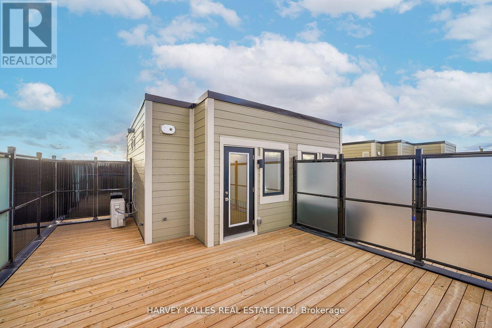 21 - 17 Lytham Green Circle Property Photo 36