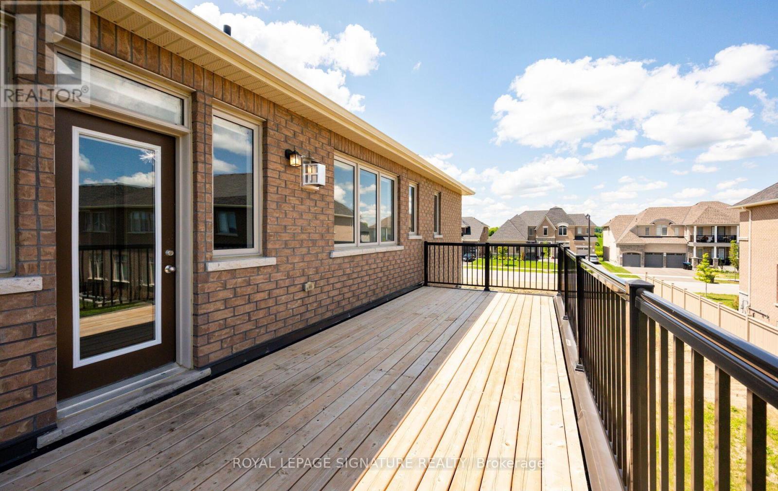 8 Mayflower Gardens Property Photo 34