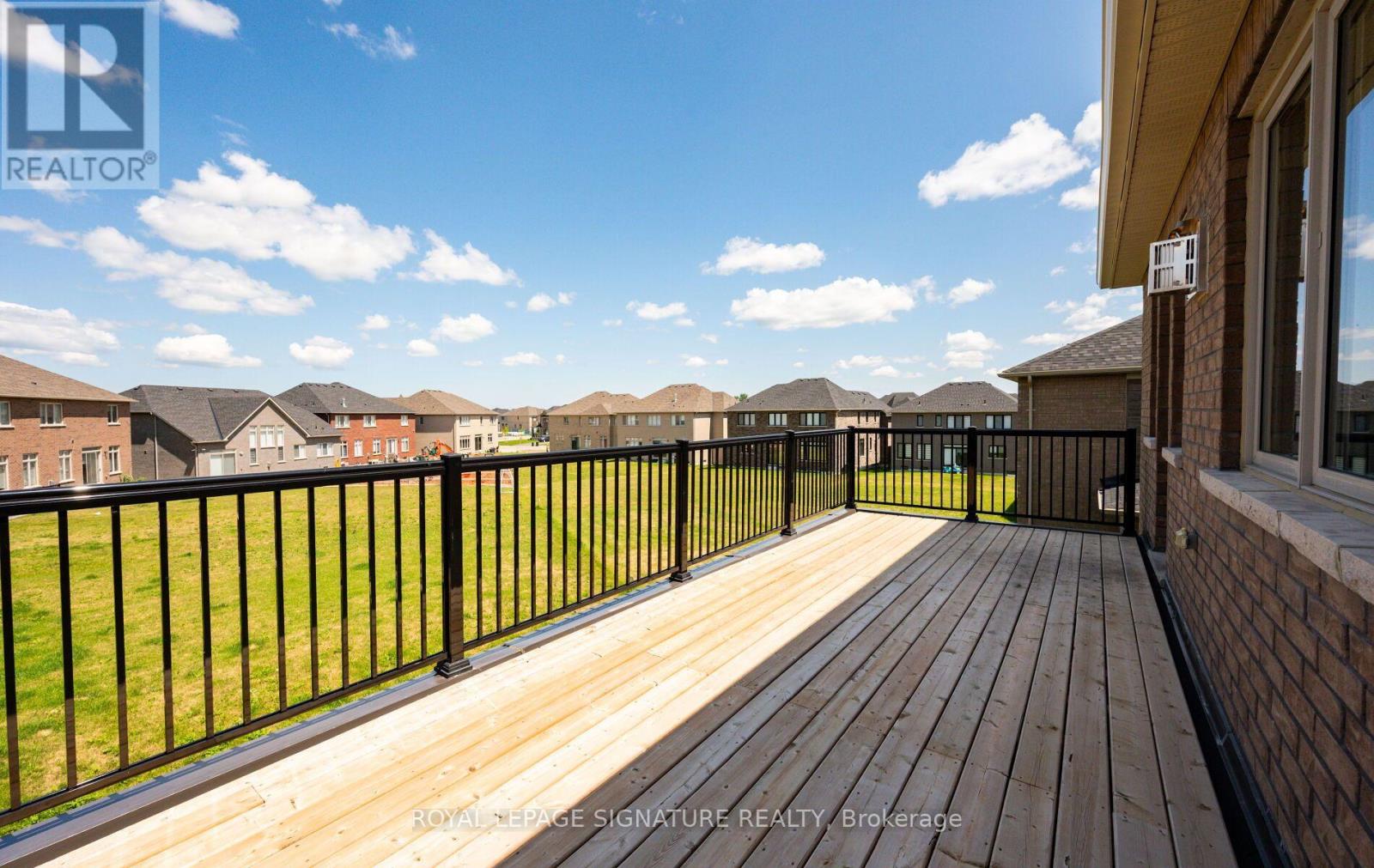 8 Mayflower Gardens Property Photo 35