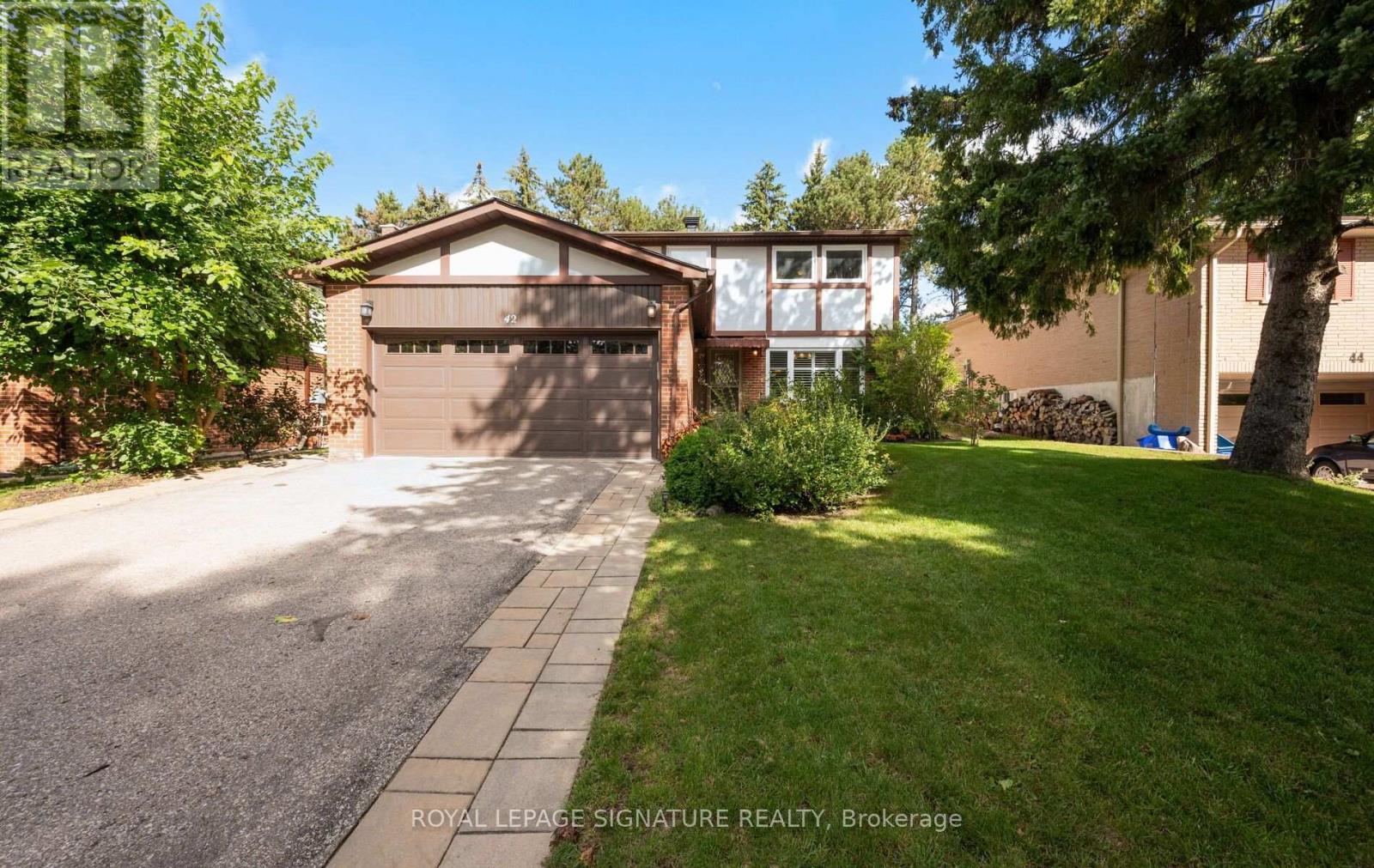 42 Shieldmark Crescent Property Photo 1