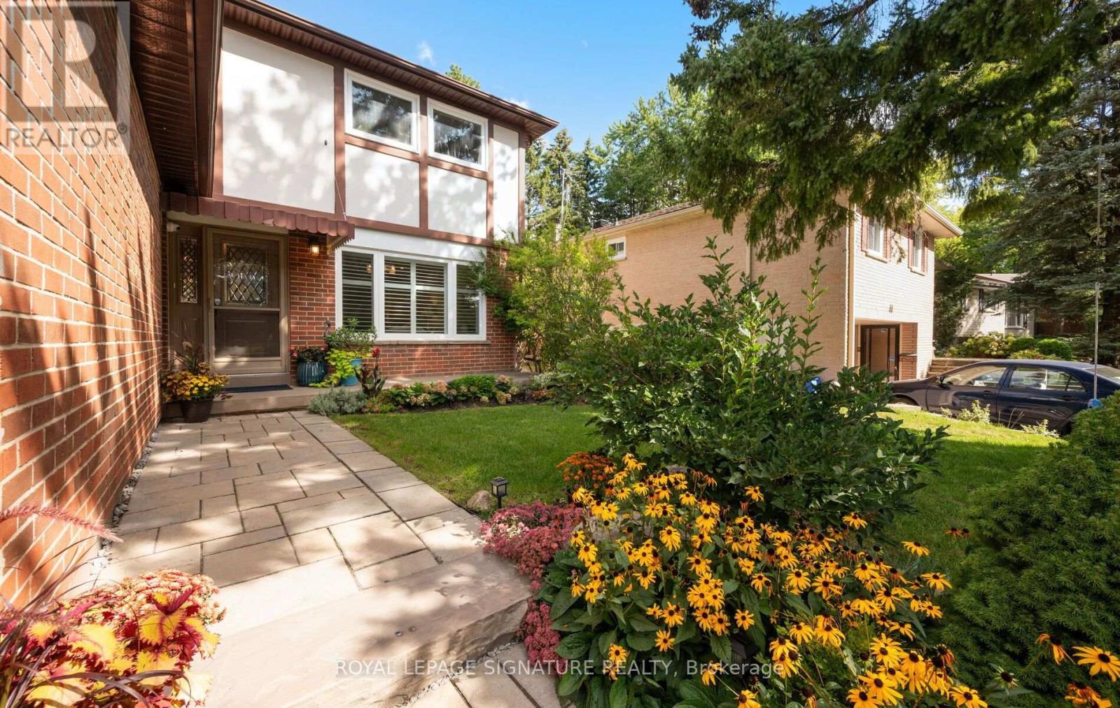 42 Shieldmark Crescent Property Photo 2