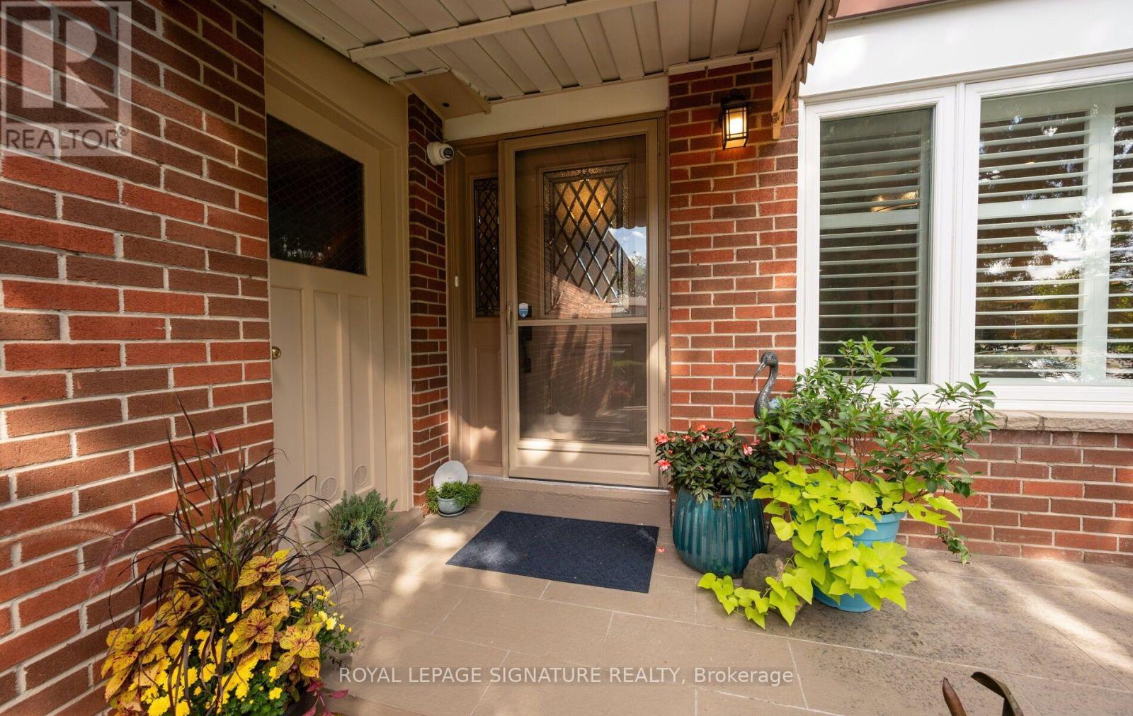 42 Shieldmark Crescent Property Photo 3