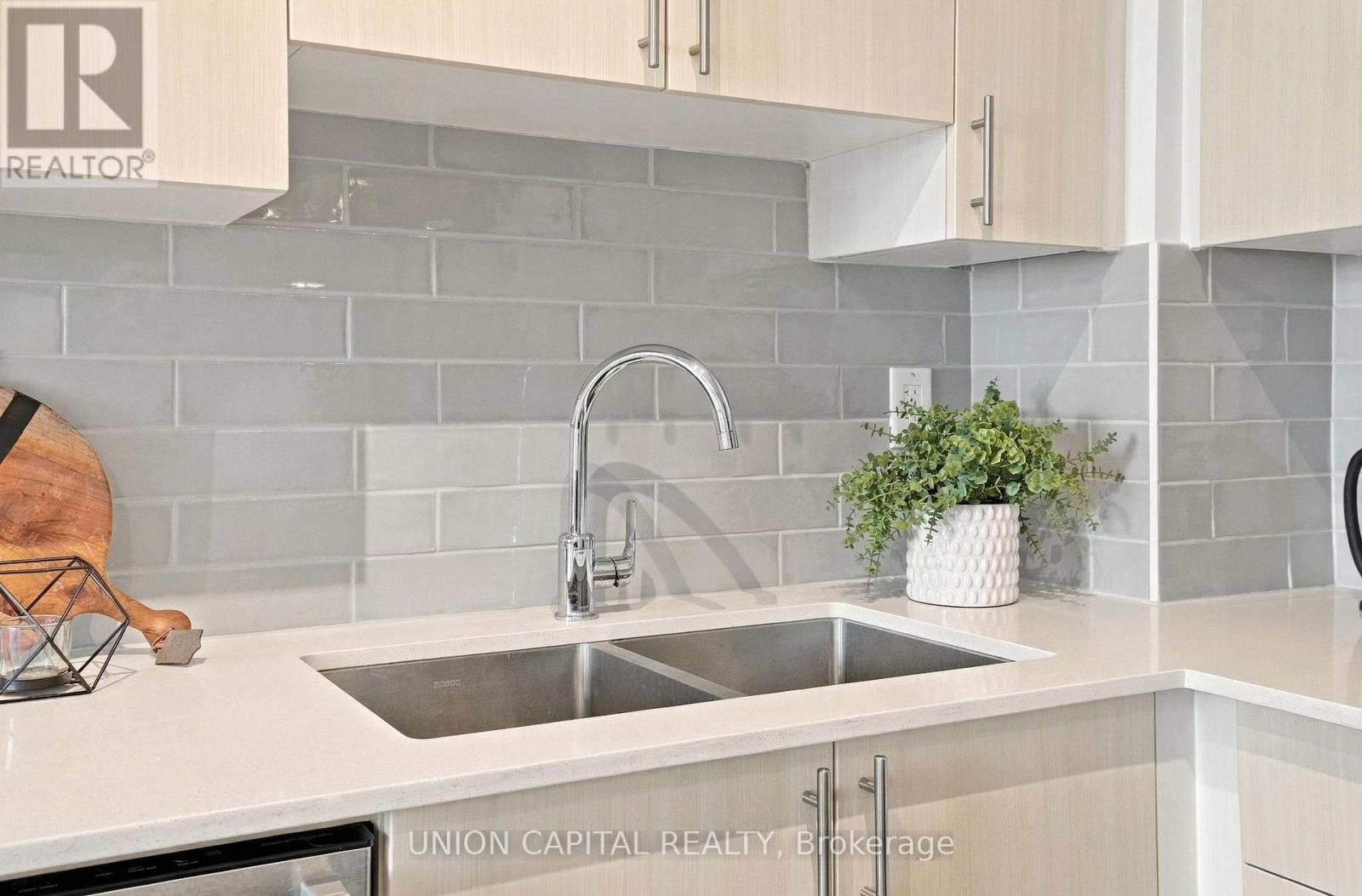 412 - 7890 Bathurst Street Property Photo 10