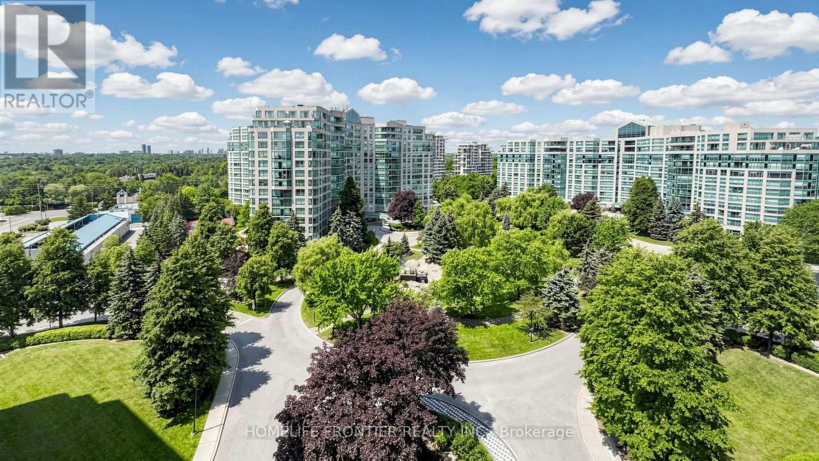 1016 - 7825 Bayview Avenue Property Photo 1