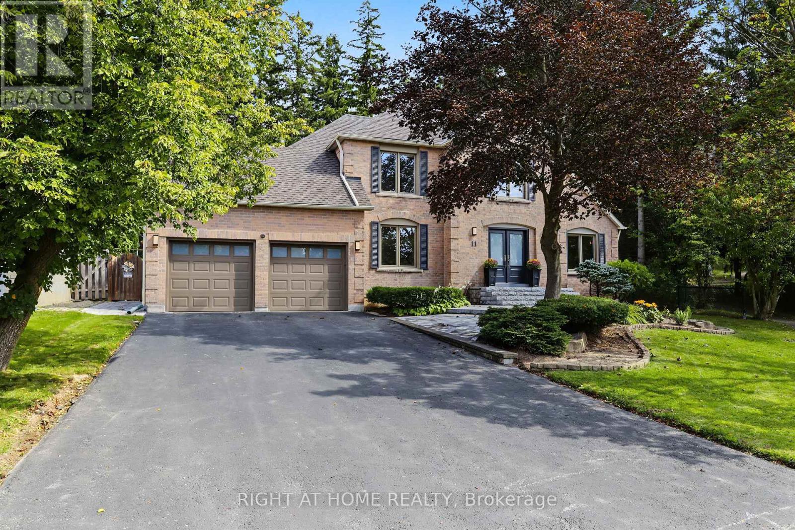 11 Harrowsmith Place Property Photo 2