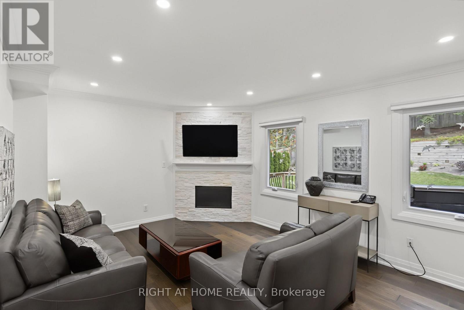 11 Harrowsmith Place Property Photo 15