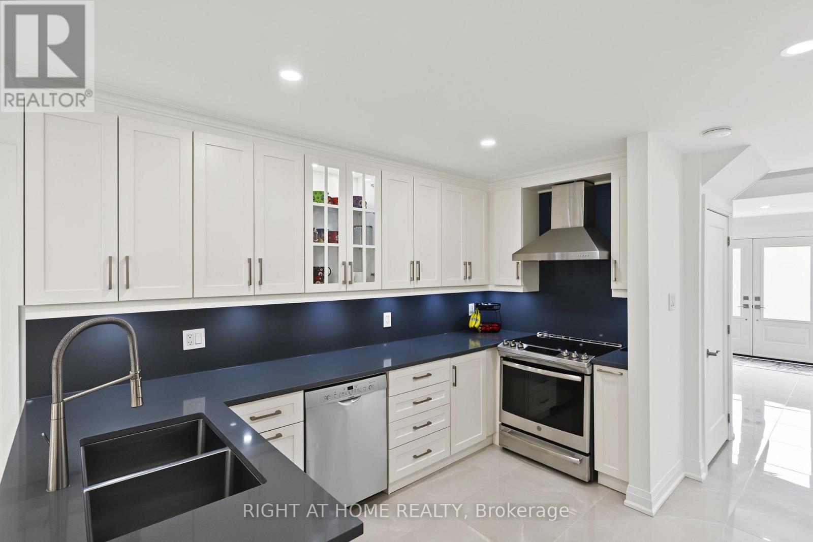 11 Harrowsmith Place Property Photo 18