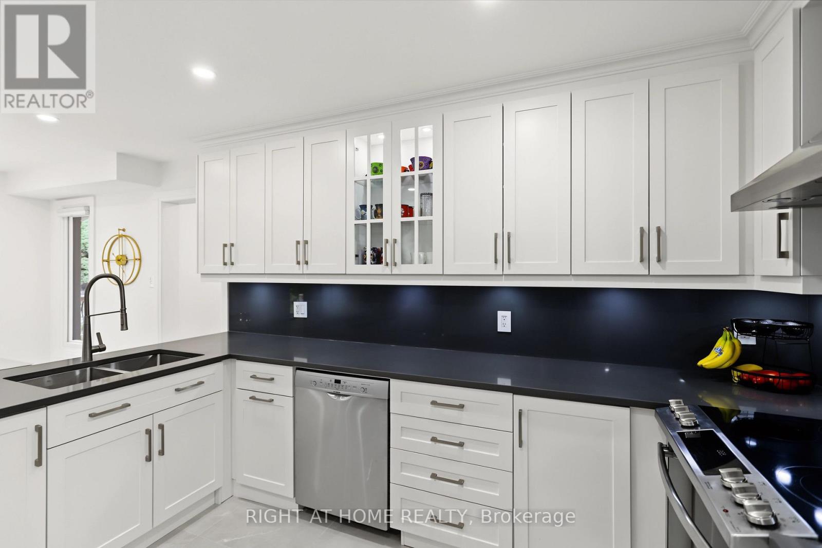 11 Harrowsmith Place Property Photo 19