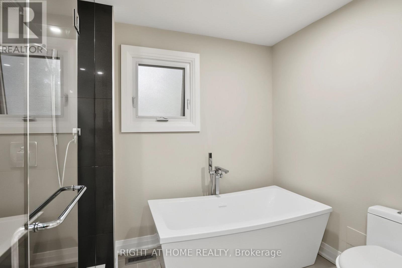 11 Harrowsmith Place Property Photo 34