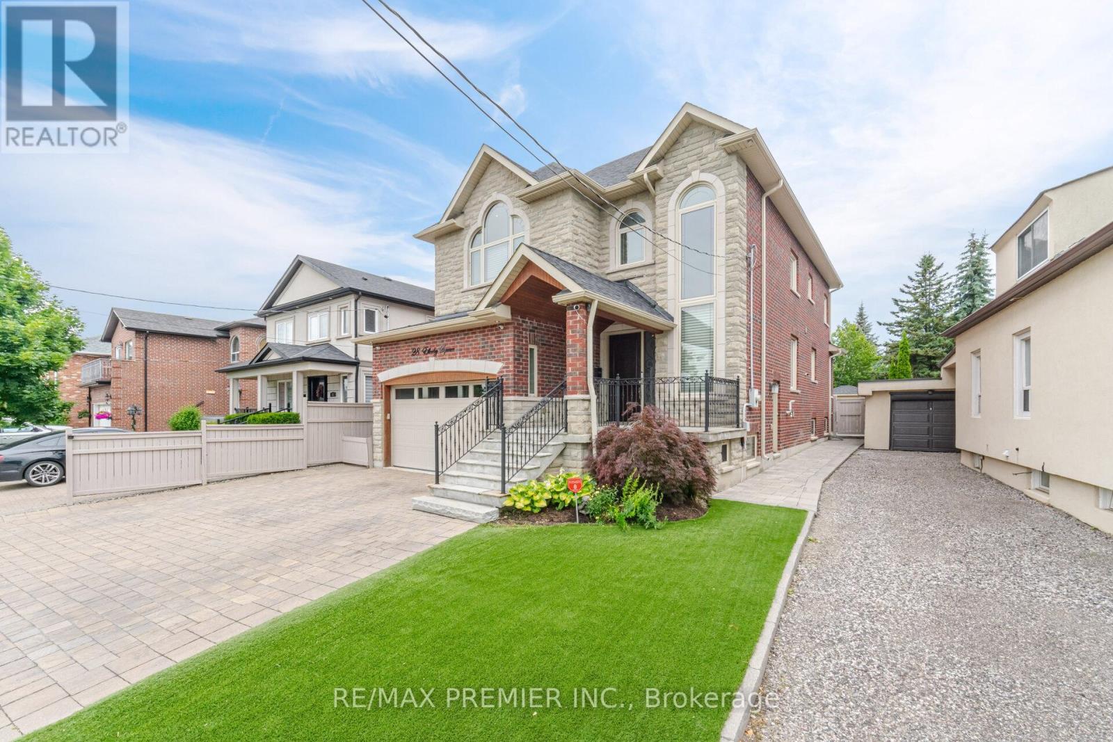28 ELLERBY SQUARE N Property Photo 1