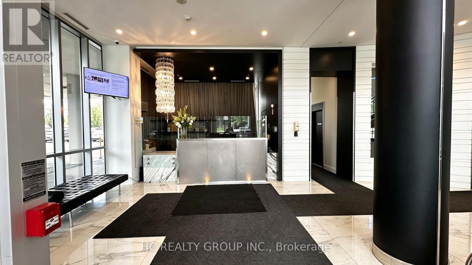 641 - 9471 Yonge Street Property Photo 4