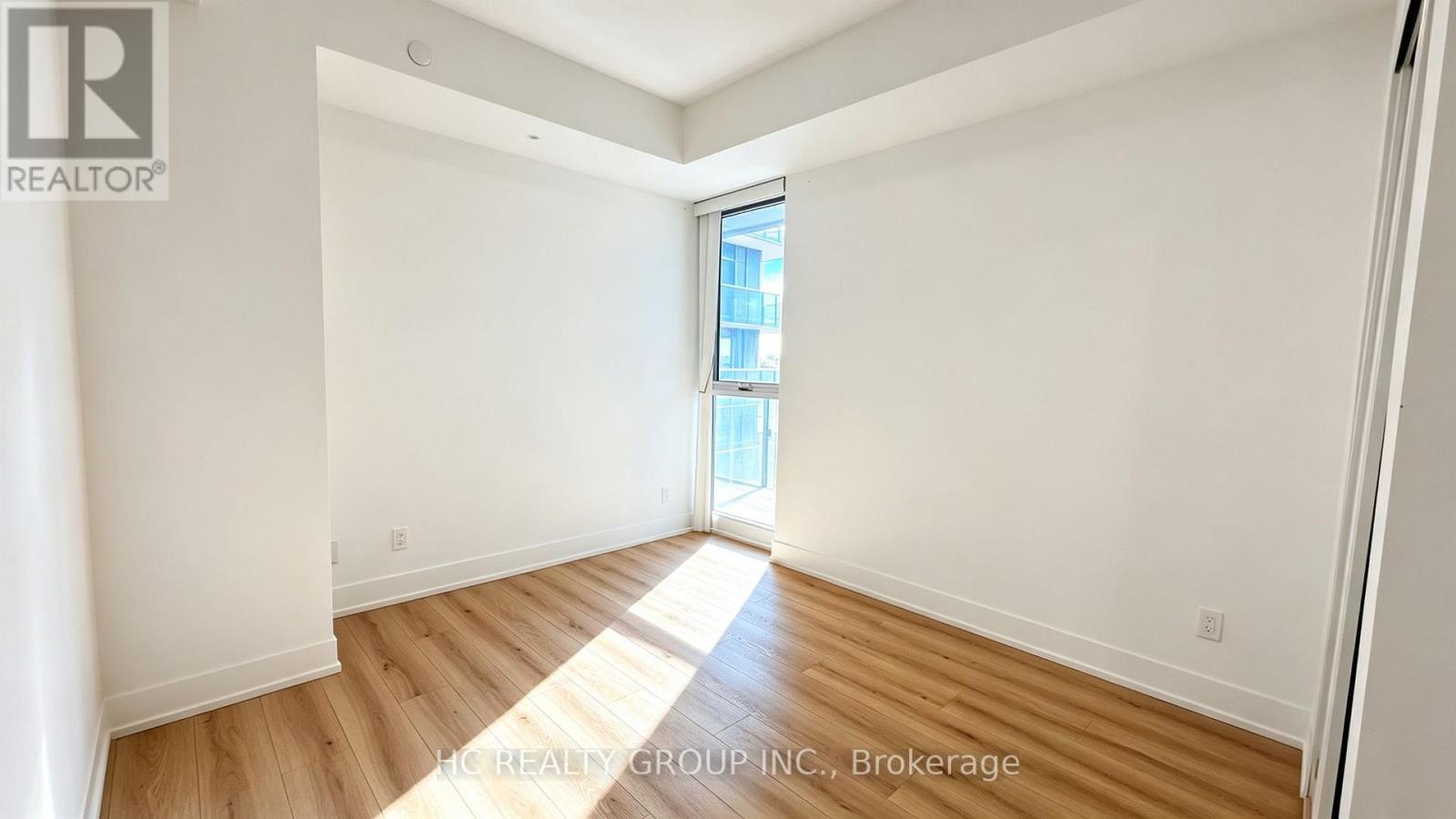 641 - 9471 Yonge Street Property Photo 10