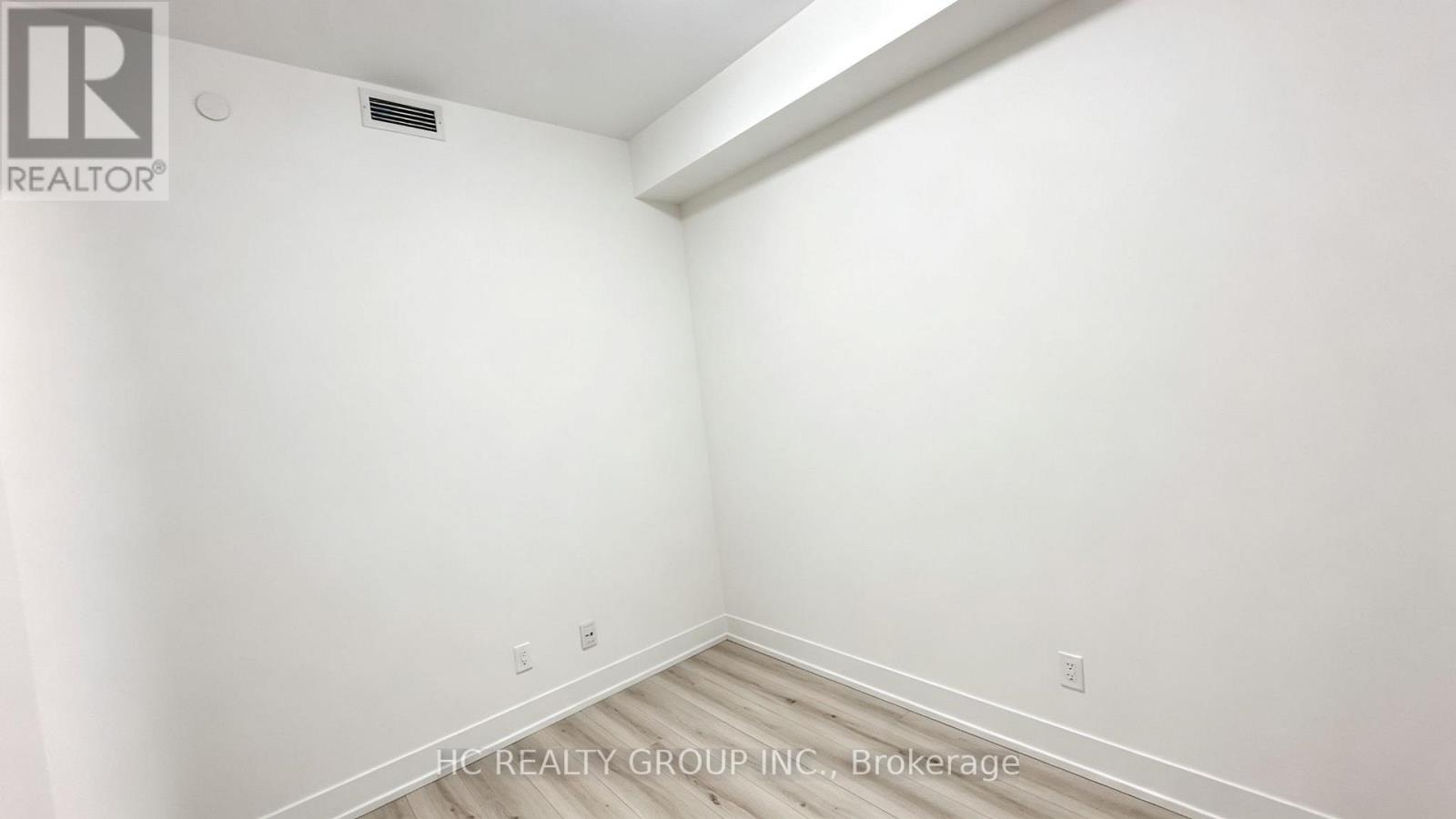 641 - 9471 Yonge Street Property Photo 13