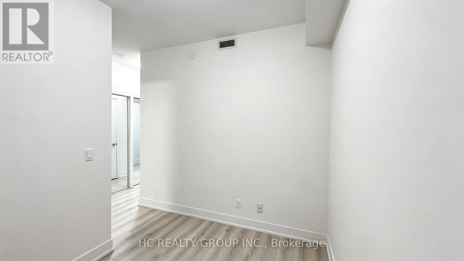 641 - 9471 Yonge Street Property Photo 16