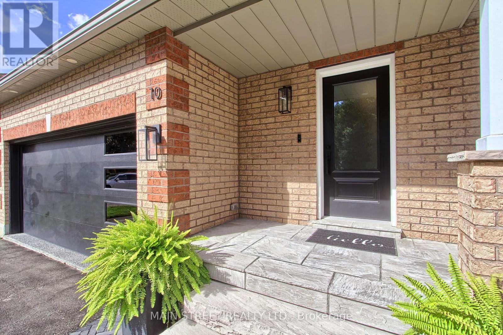 10 Daniele Avenue S Property Photo 2