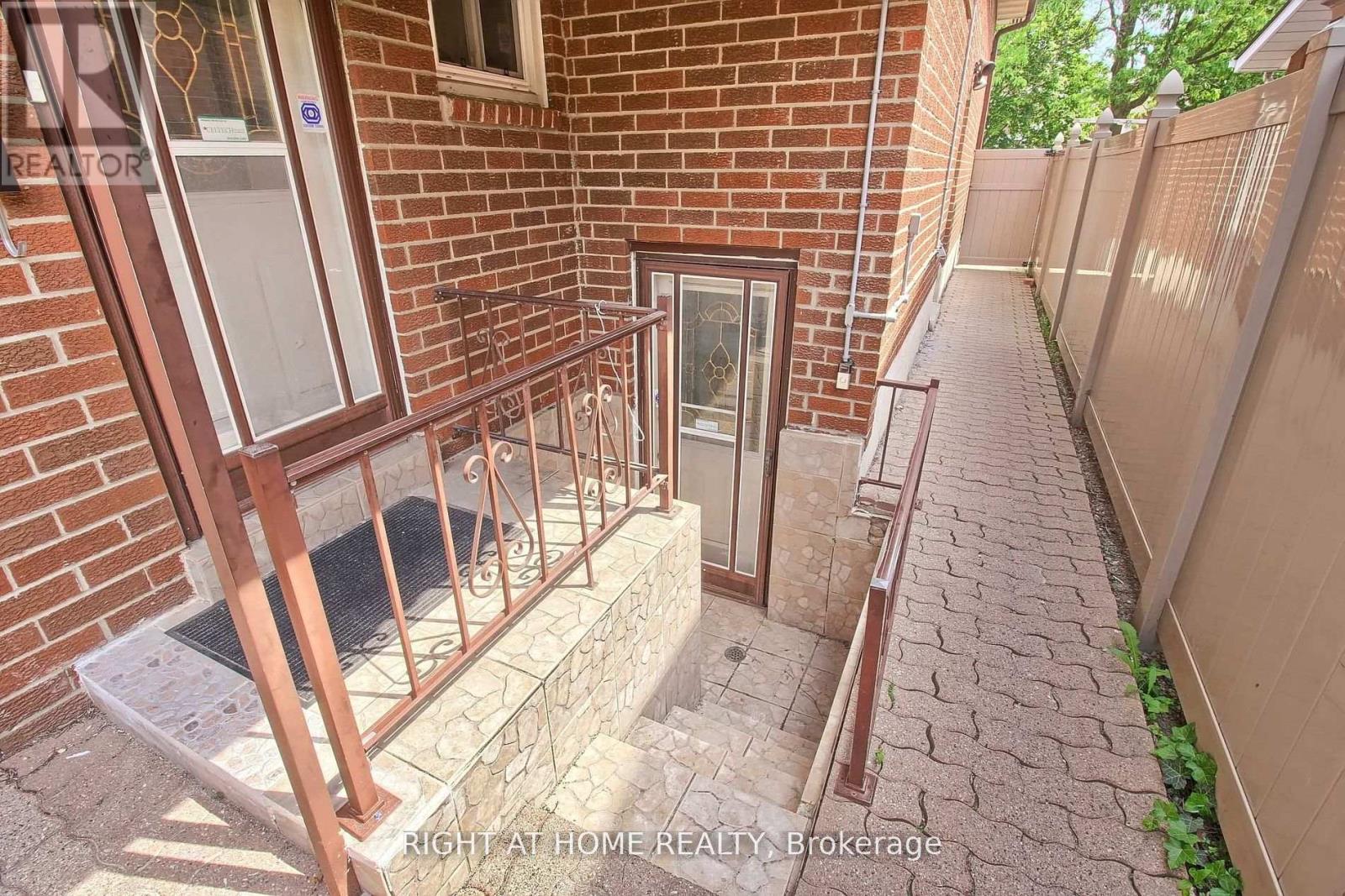 #02 - 37 Cherry Hills Road Property Photo 2