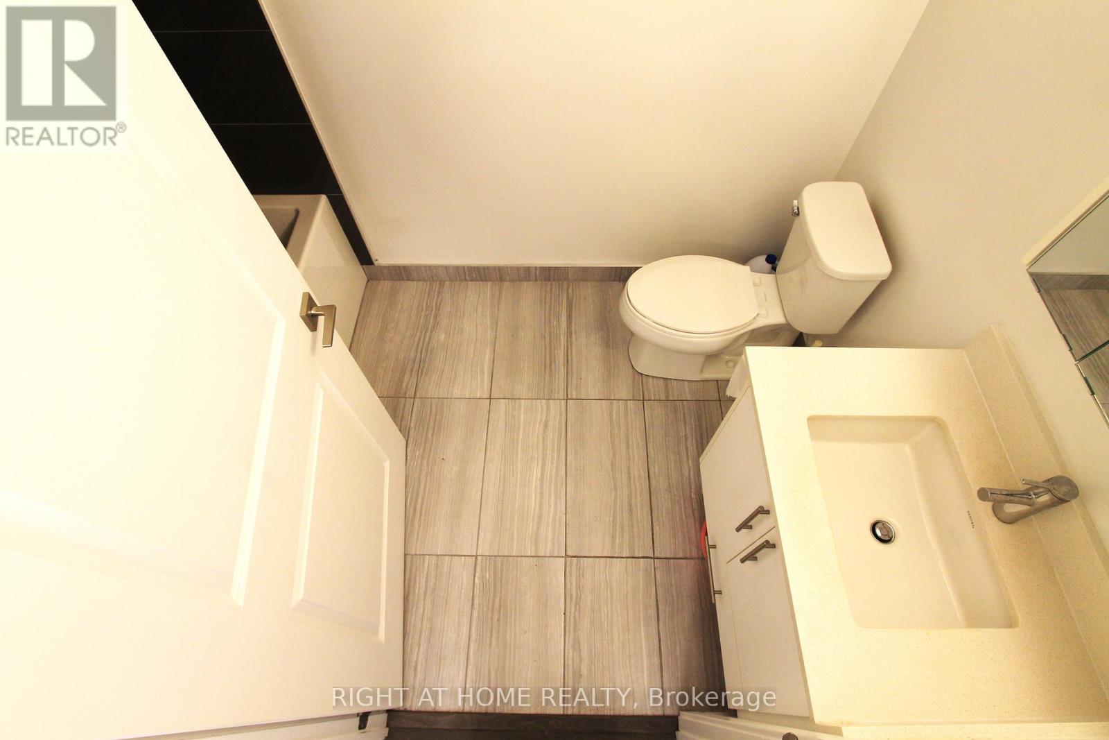 907 - 85 Oneida Crescent Property Photo 11