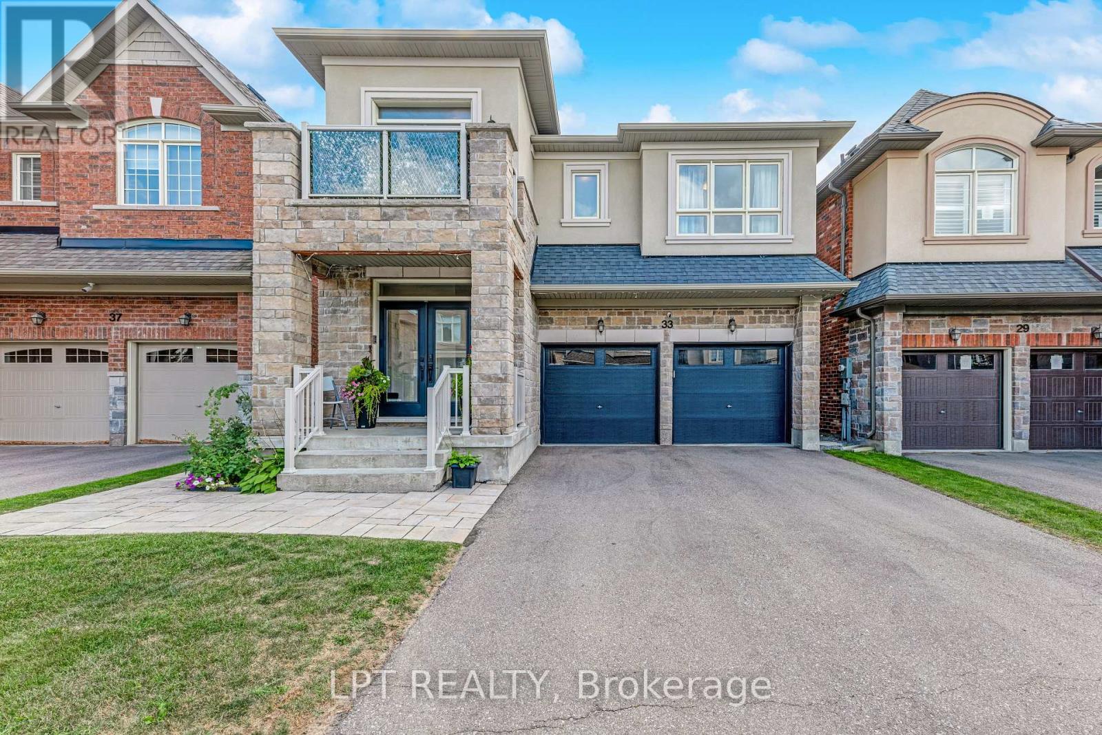 33 Mondial Crescent Property Photo 1