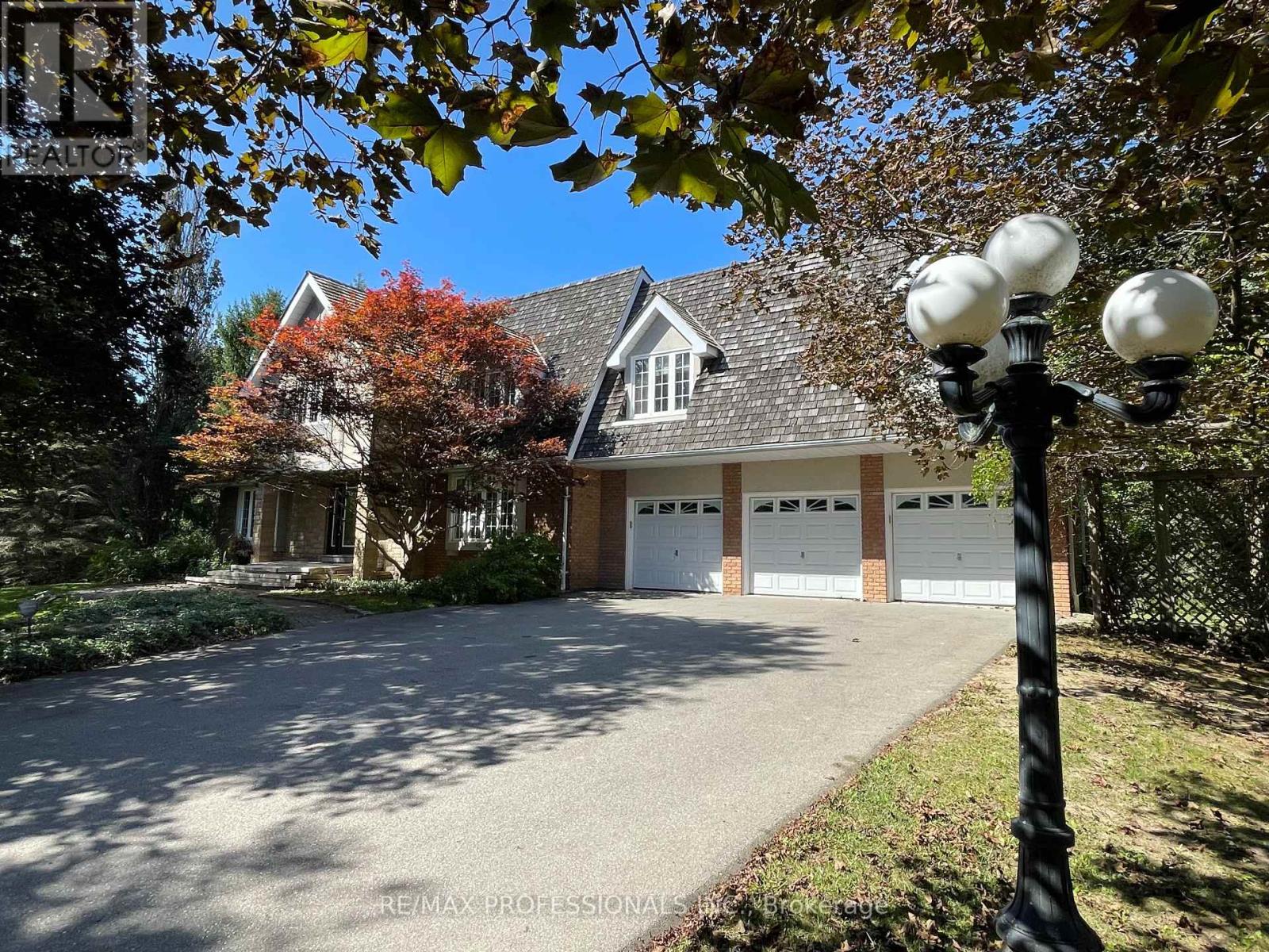 60 Kingscross Drive Property Photo 1