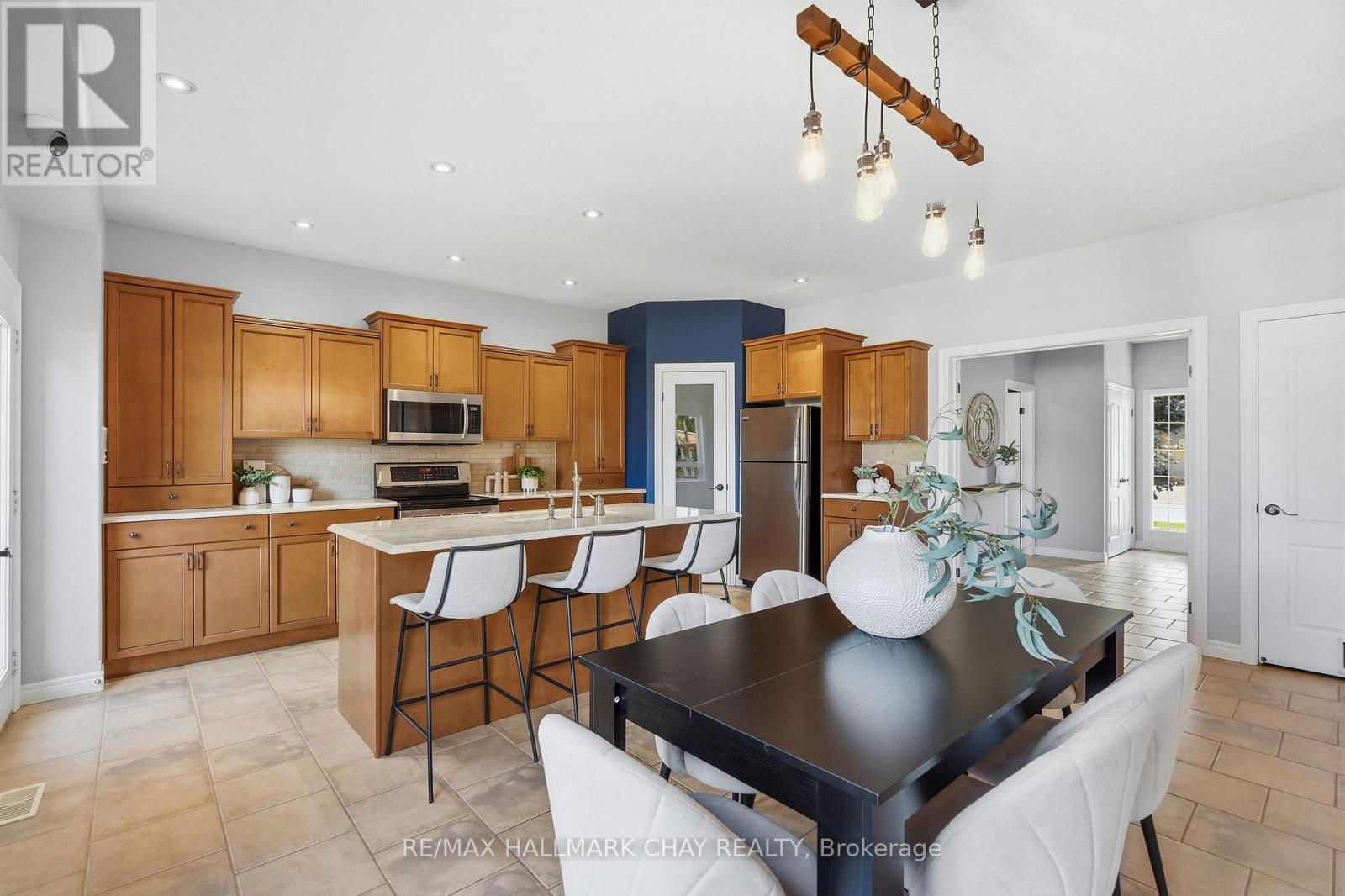 17 Armeda Clow Crescent Property Photo 8