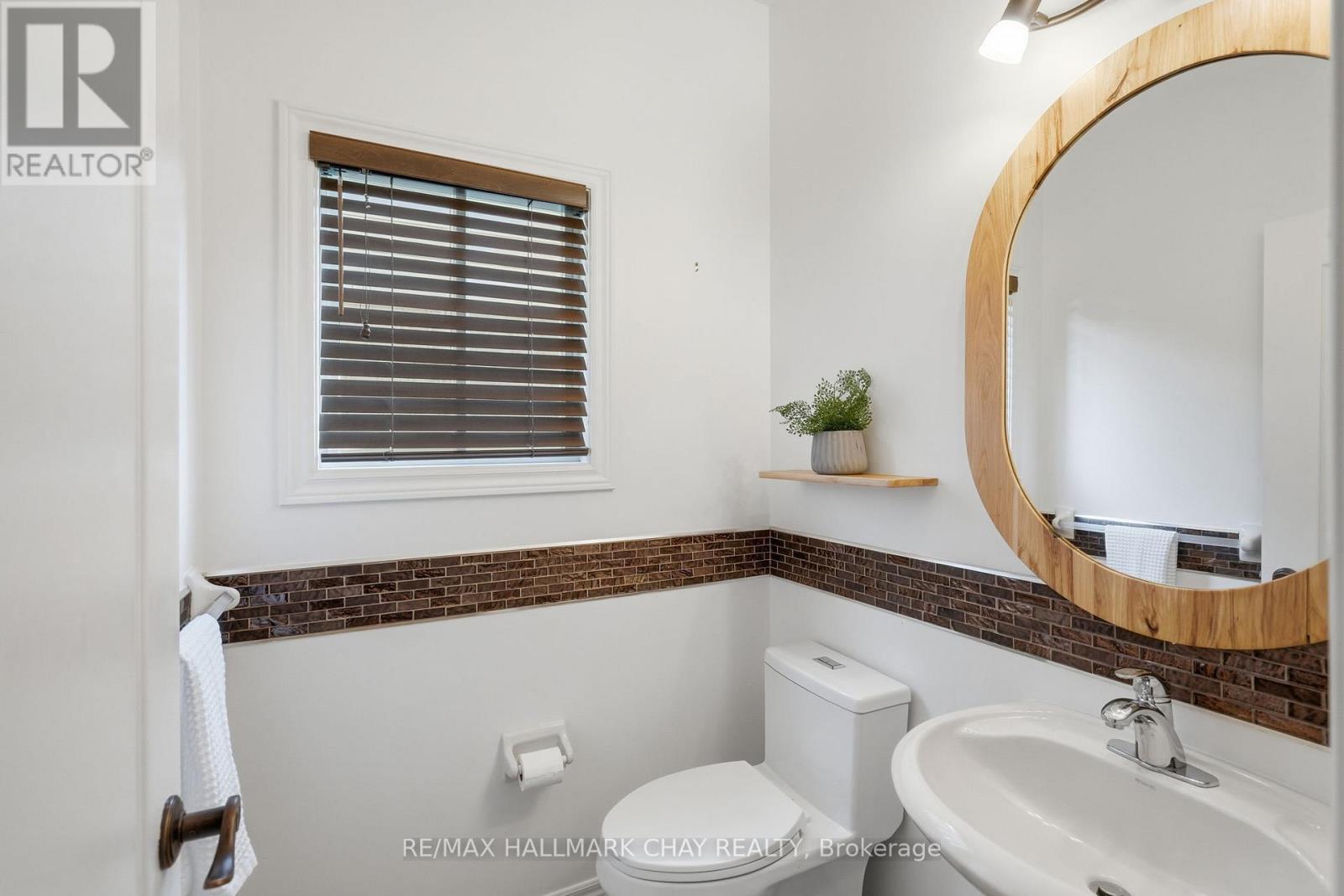 17 Armeda Clow Crescent Property Photo 16