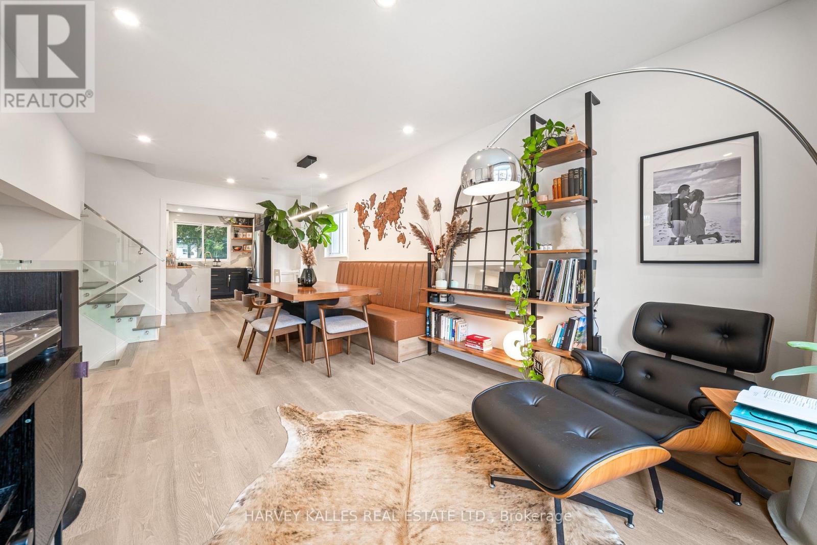 213 Simonston Boulevard Property Photo 1