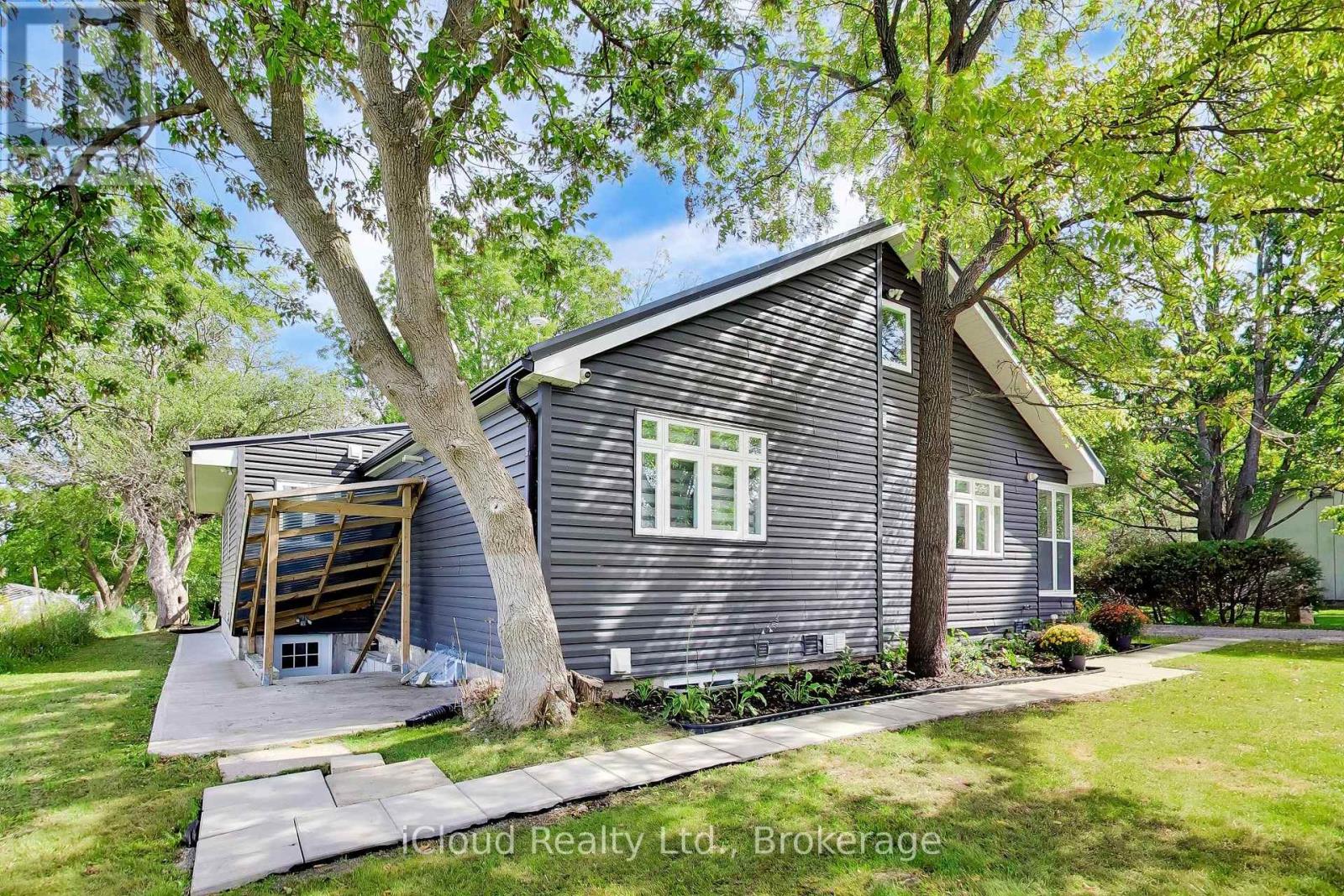 16175 Jane Street Property Photo 4