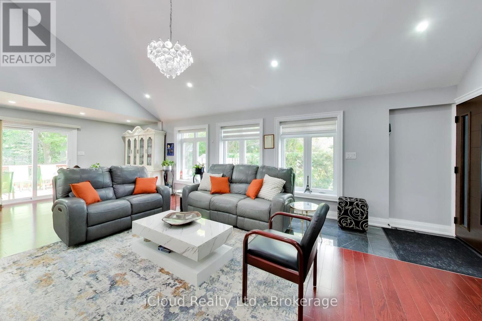 16175 Jane Street Property Photo 7