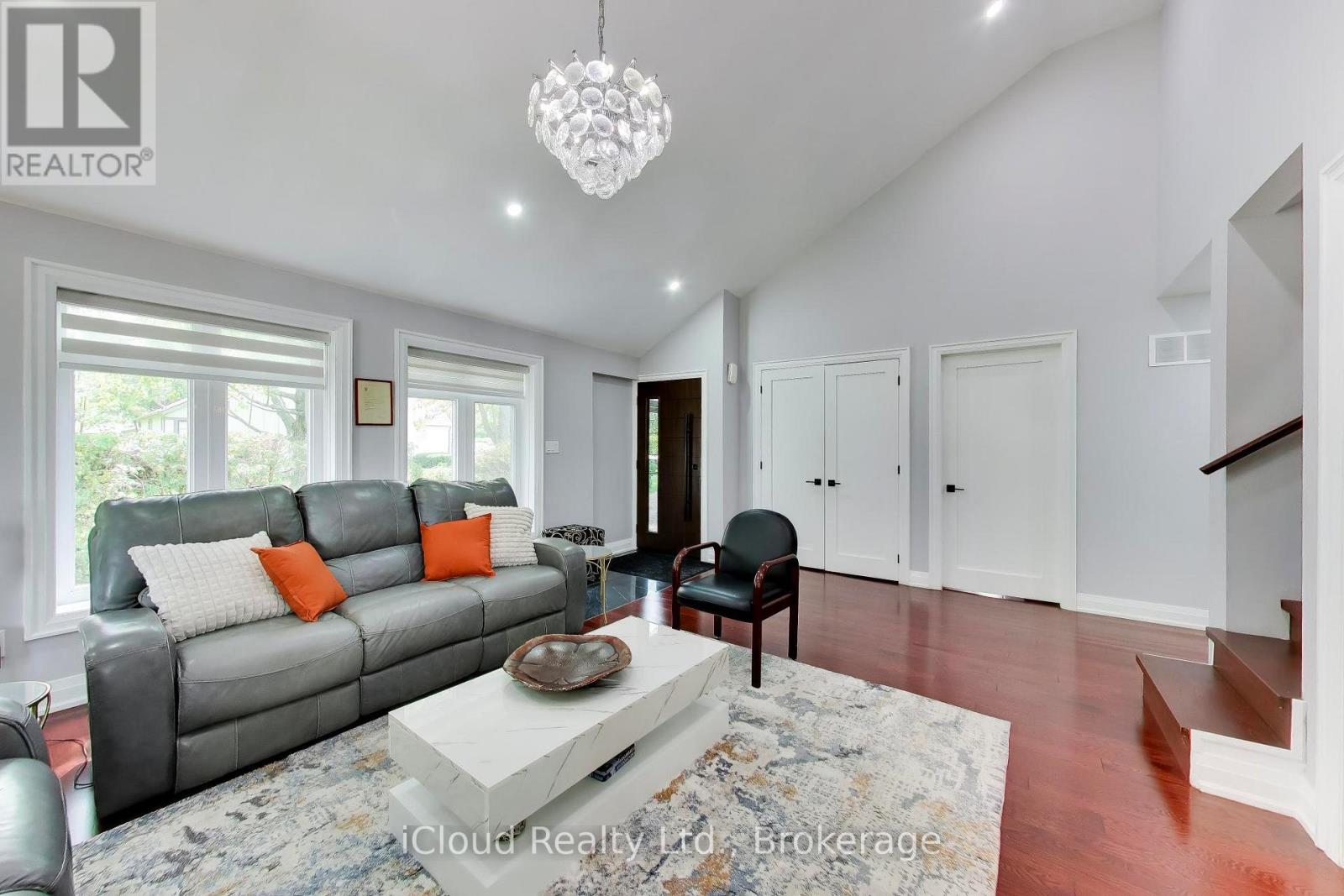 16175 Jane Street Property Photo 8