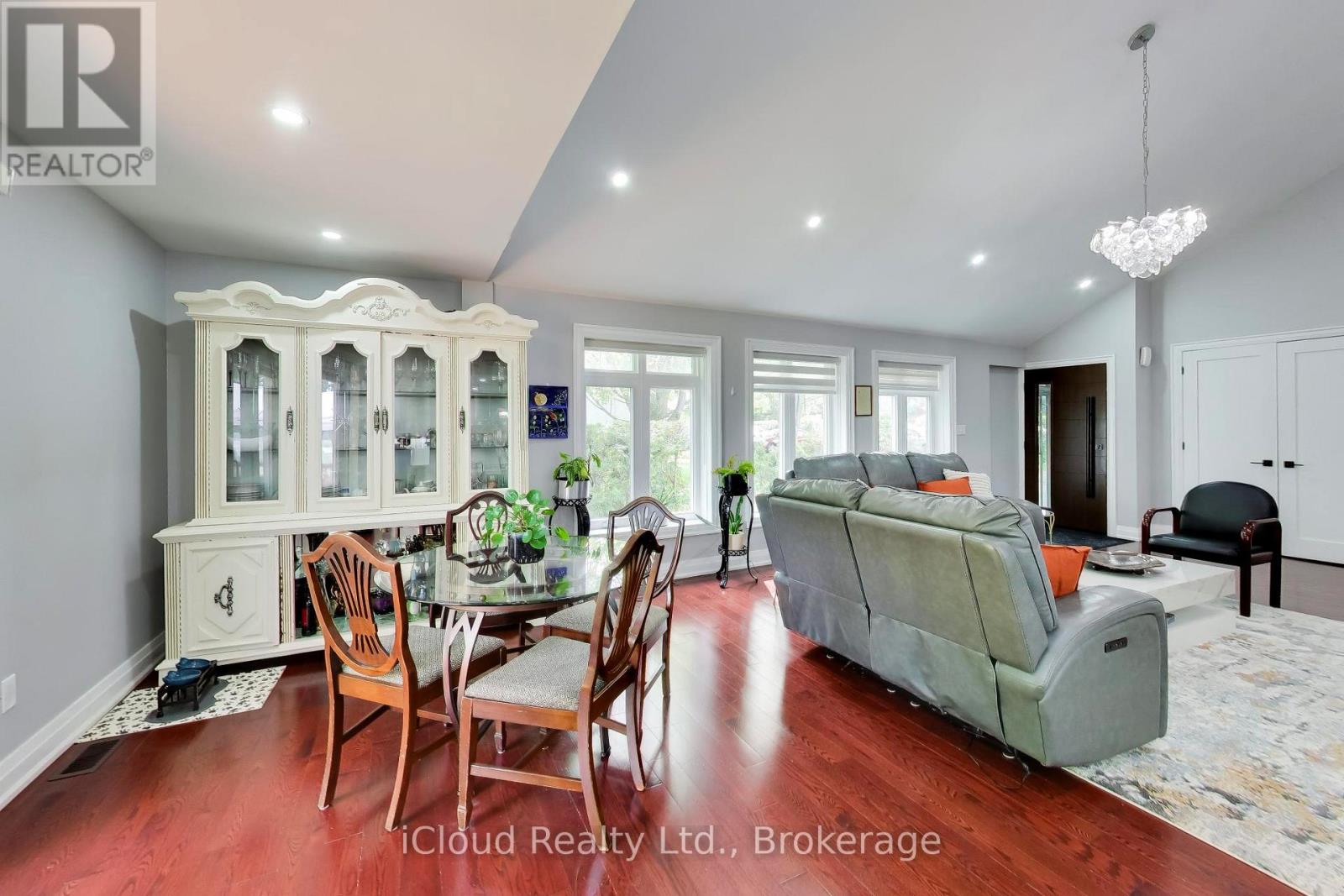16175 Jane Street Property Photo 10