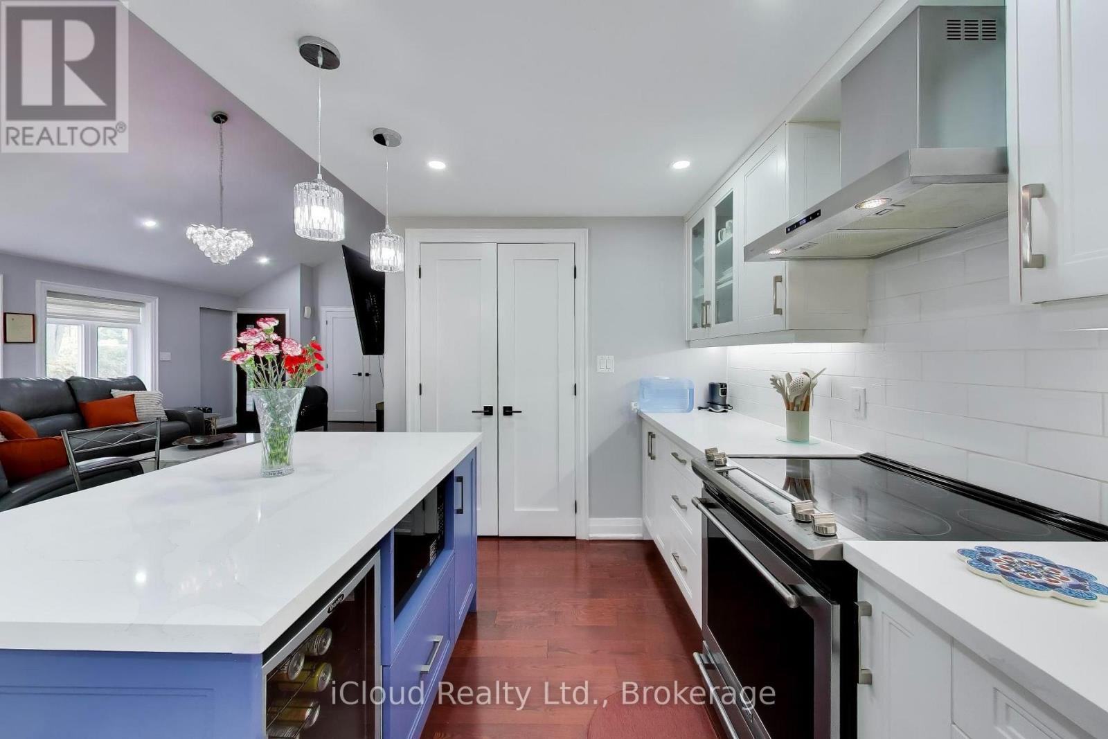 16175 Jane Street Property Photo 11