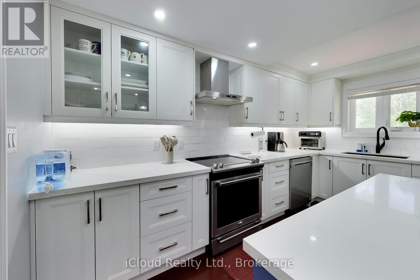 16175 Jane Street Property Photo 13