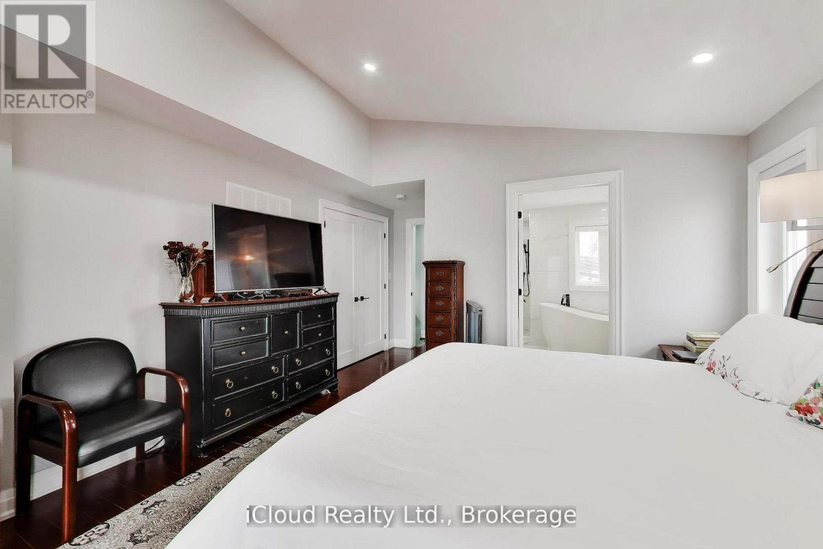 16175 Jane Street Property Photo 16