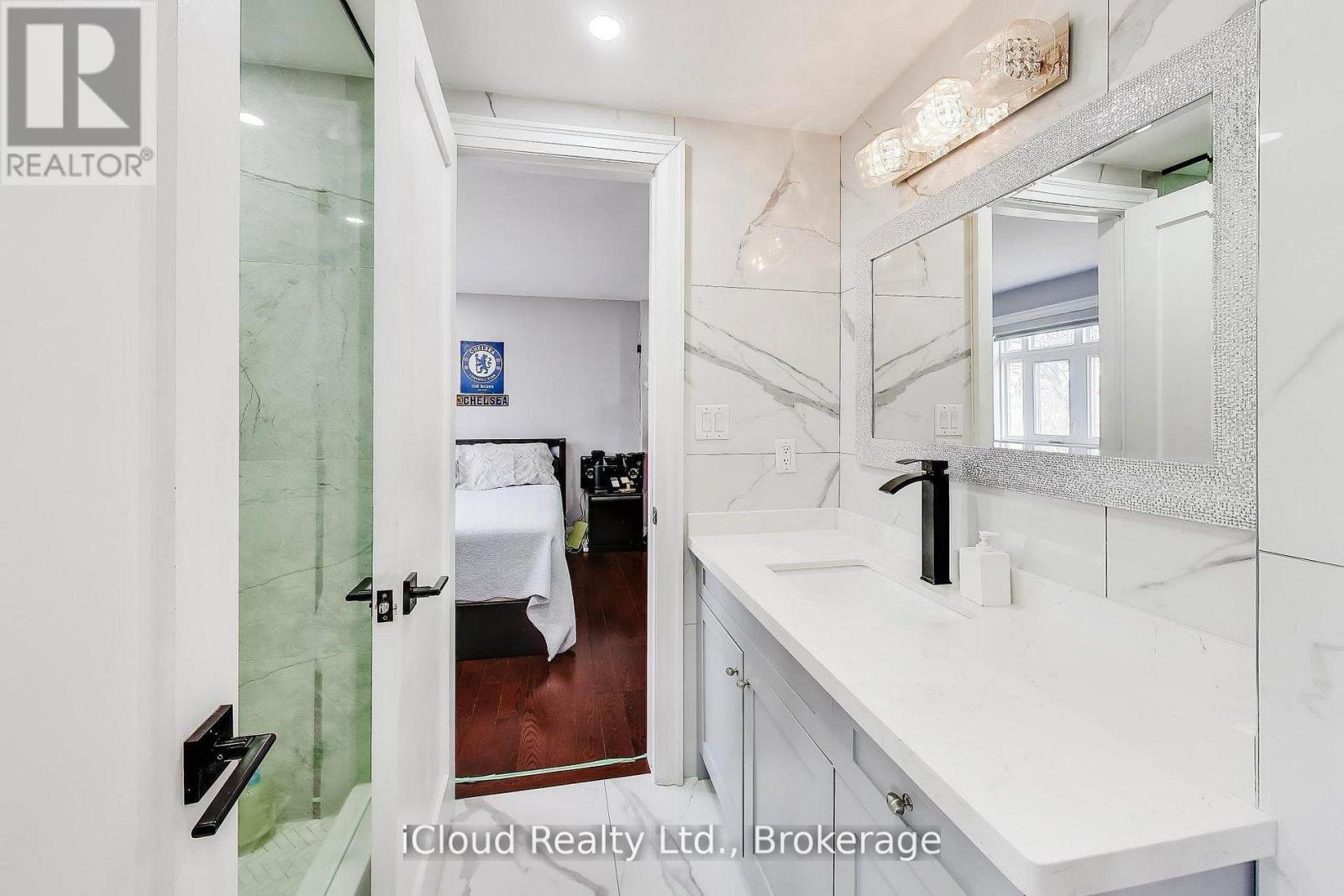 16175 Jane Street Property Photo 20